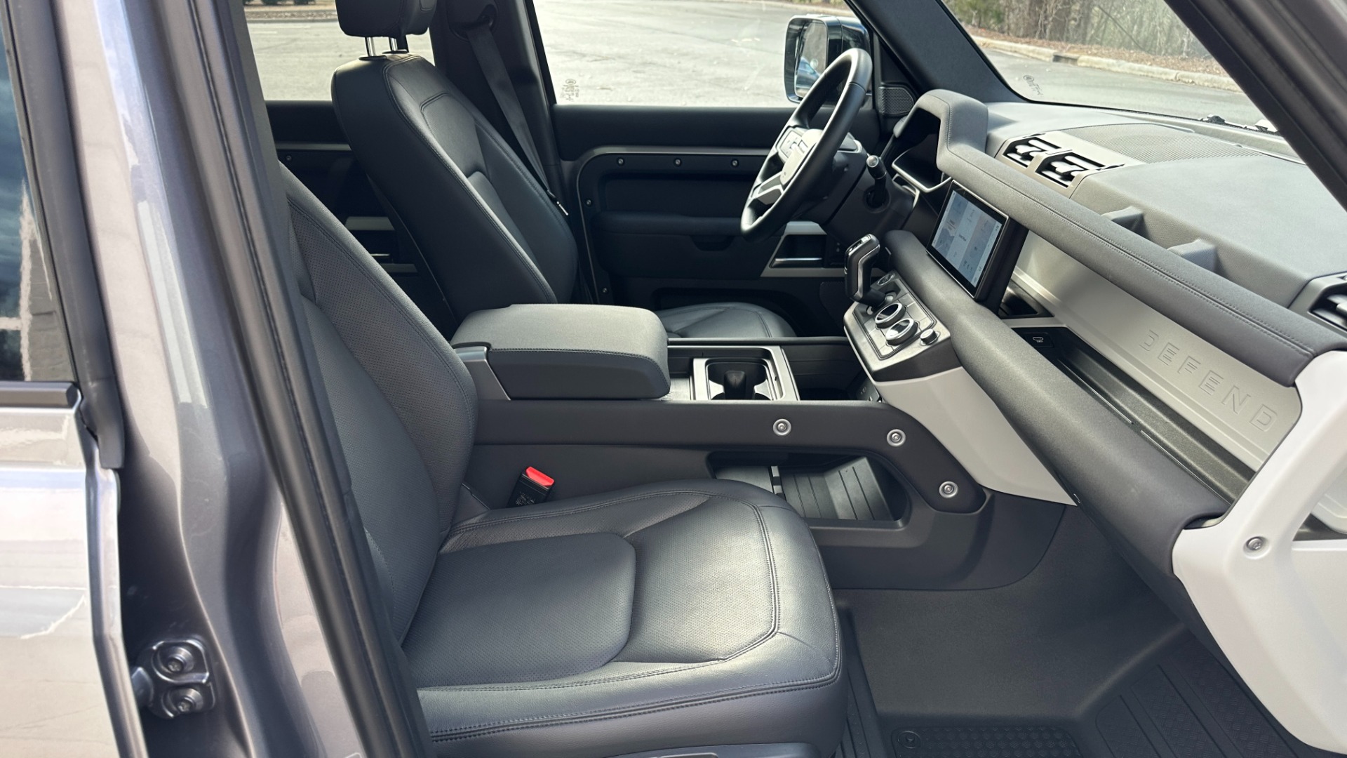 Used 2023 Land Rover Defender S / LED LIGHTS / AIR SUSPENSION / PANORAMIC ROOF / LEATHER / BLACK EXT TRIM for sale Sold at Formula Imports in Charlotte NC 28227 33