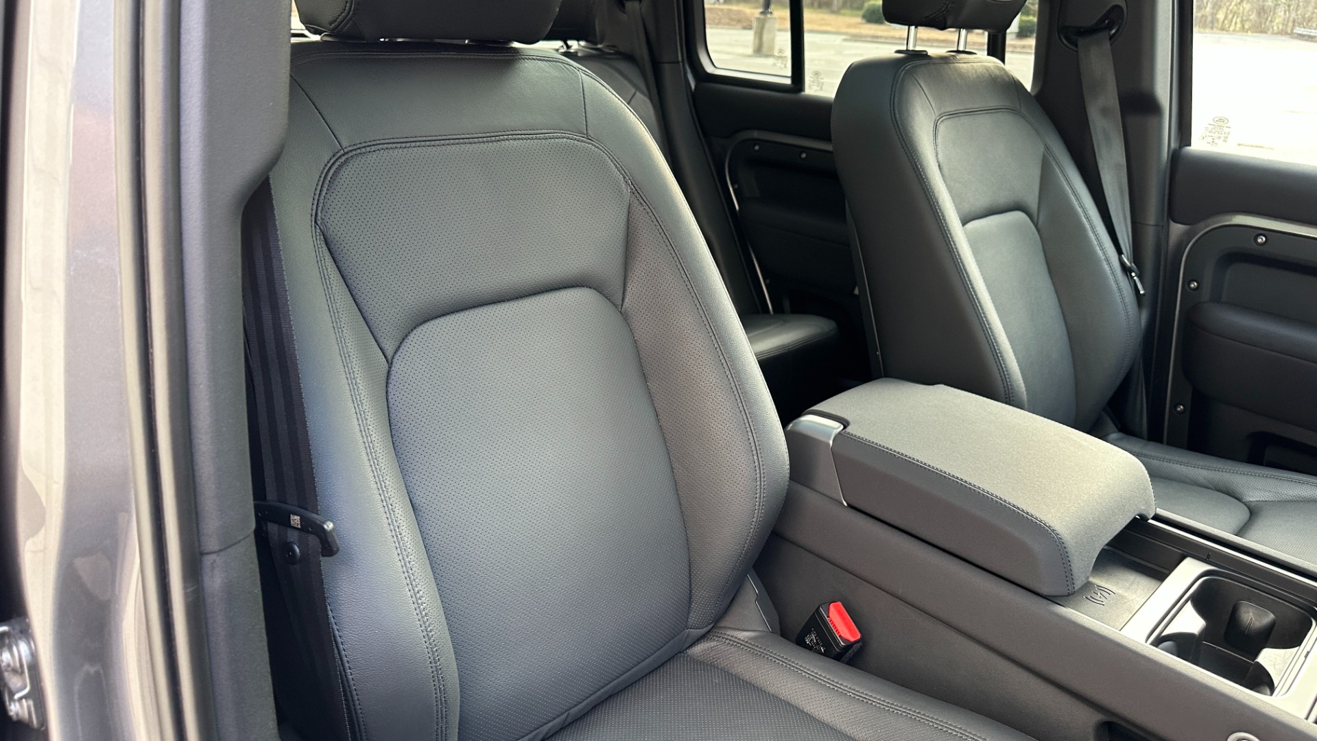 Used 2023 Land Rover Defender S / LED LIGHTS / AIR SUSPENSION / PANORAMIC ROOF / LEATHER / BLACK EXT TRIM for sale $79,999 at Formula Imports in Charlotte NC 28227 34