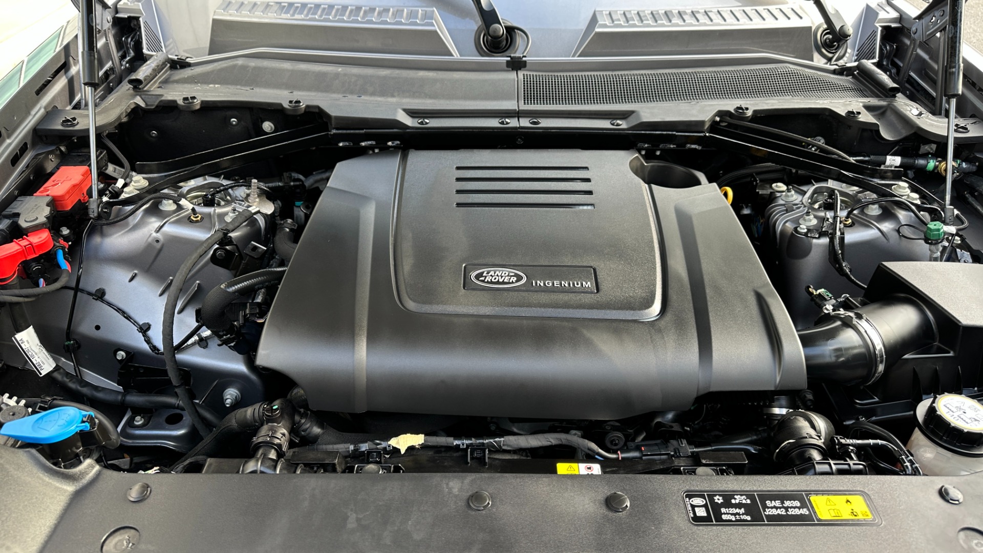 Used 2023 Land Rover Defender S / LED LIGHTS / AIR SUSPENSION / PANORAMIC ROOF / LEATHER / BLACK EXT TRIM for sale $79,999 at Formula Imports in Charlotte NC 28227 38