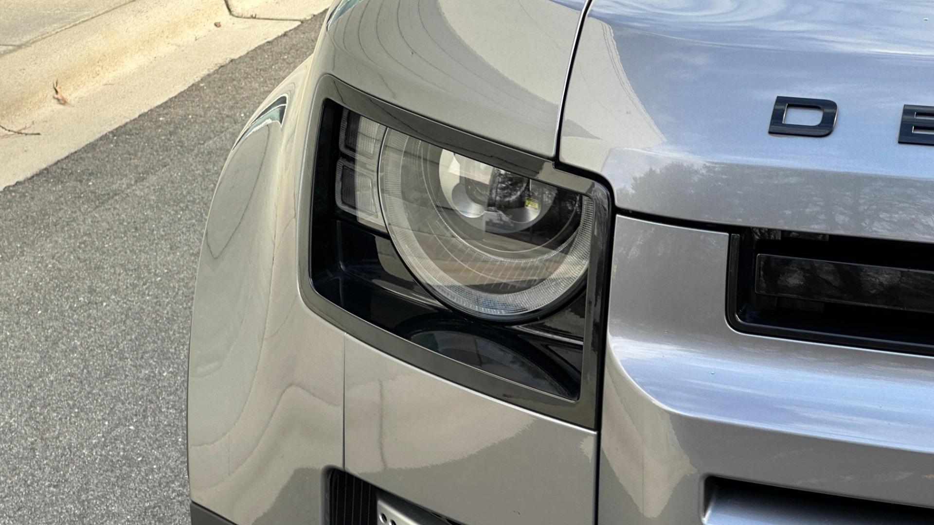 Used 2023 Land Rover Defender S / LED LIGHTS / AIR SUSPENSION / PANORAMIC ROOF / LEATHER / BLACK EXT TRIM for sale Sold at Formula Imports in Charlotte NC 28227 39