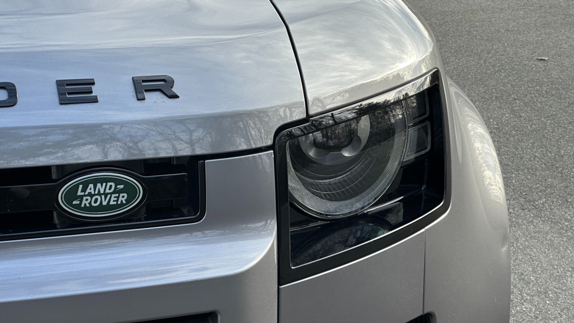 Used 2023 Land Rover Defender S / LED LIGHTS / AIR SUSPENSION / PANORAMIC ROOF / LEATHER / BLACK EXT TRIM for sale $79,999 at Formula Imports in Charlotte NC 28227 40