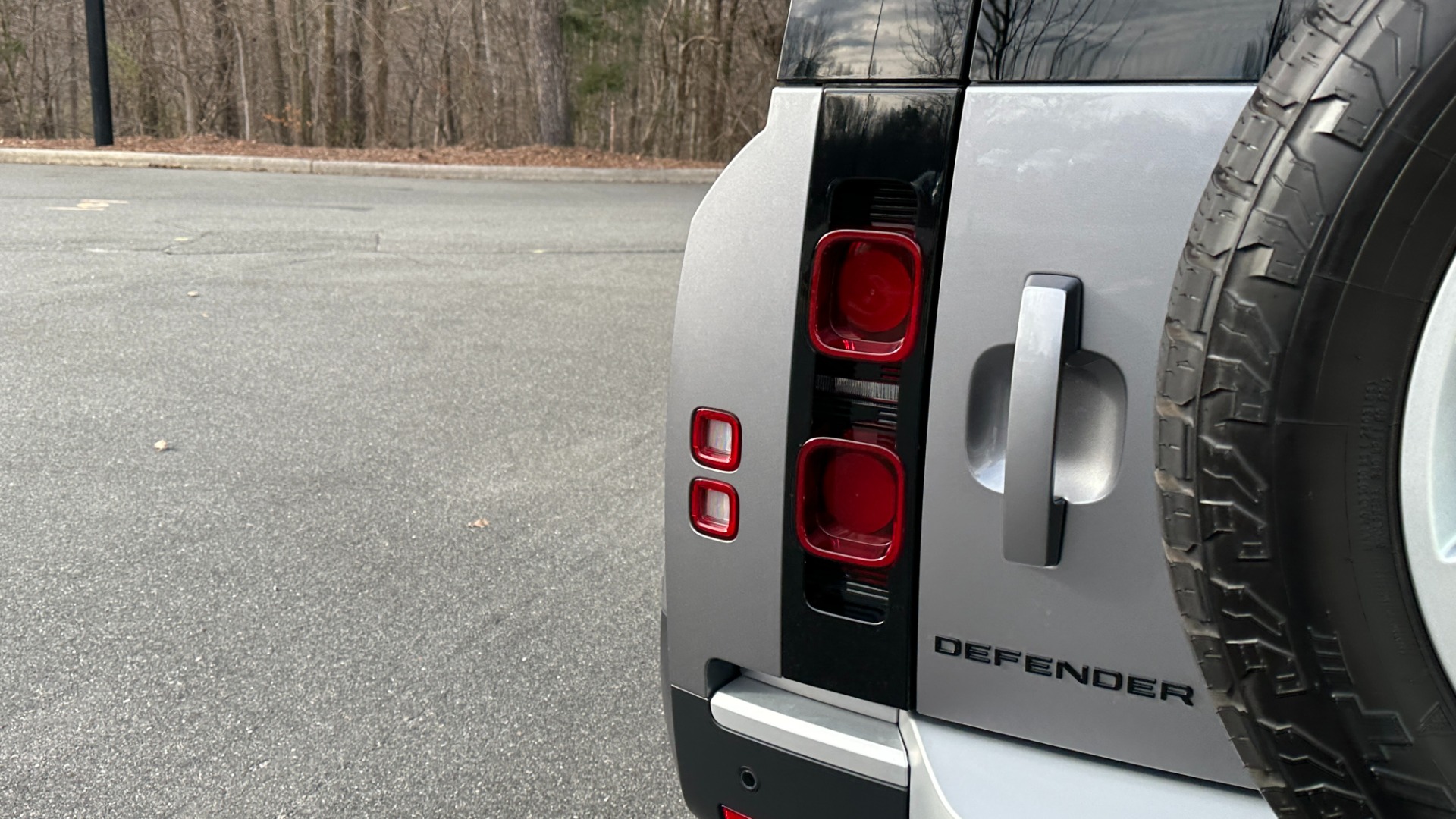 Used 2023 Land Rover Defender S / LED LIGHTS / AIR SUSPENSION / PANORAMIC ROOF / LEATHER / BLACK EXT TRIM for sale Sold at Formula Imports in Charlotte NC 28227 41