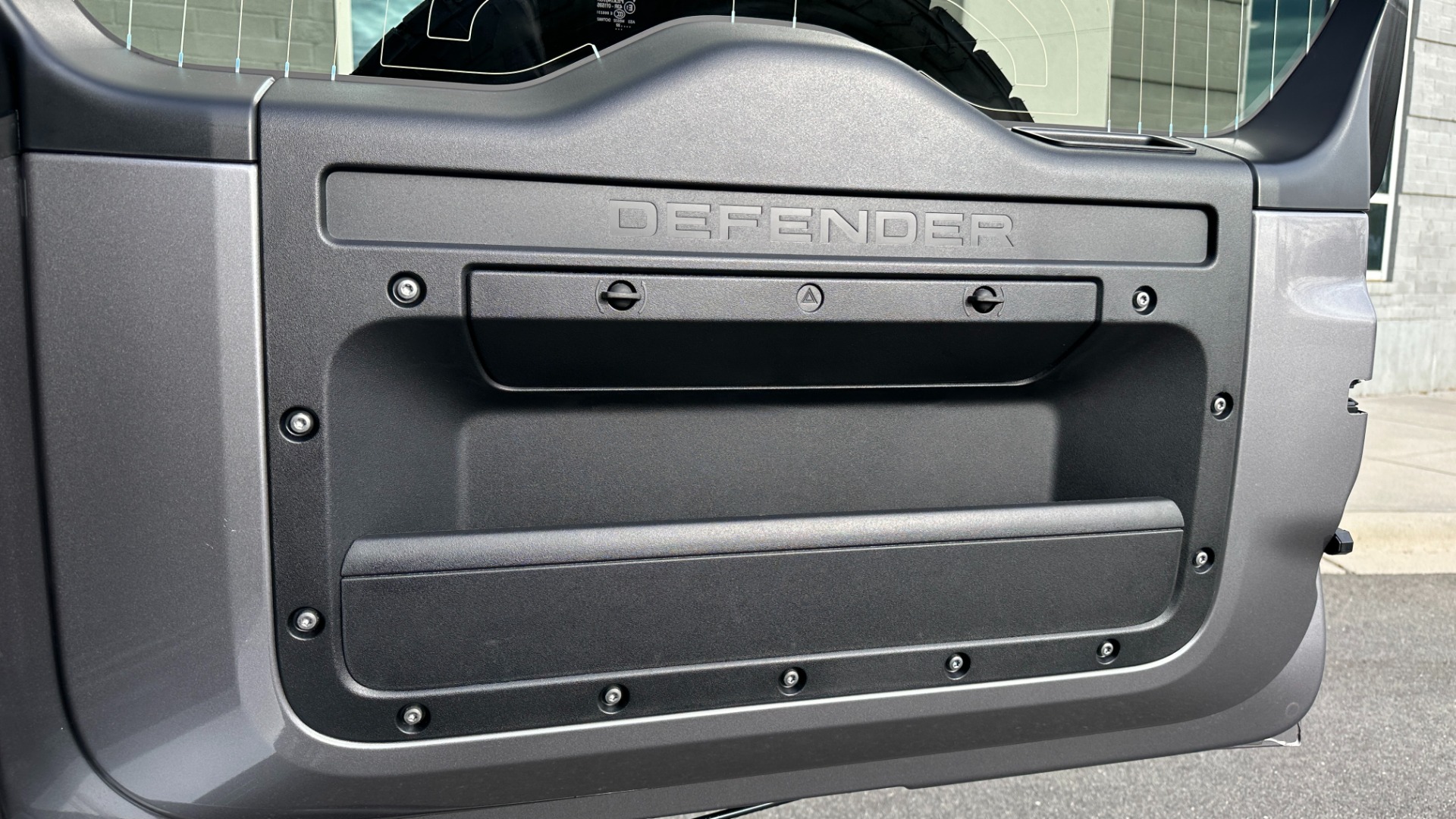 Used 2023 Land Rover Defender S / LED LIGHTS / AIR SUSPENSION / PANORAMIC ROOF / LEATHER / BLACK EXT TRIM for sale $79,999 at Formula Imports in Charlotte NC 28227 44
