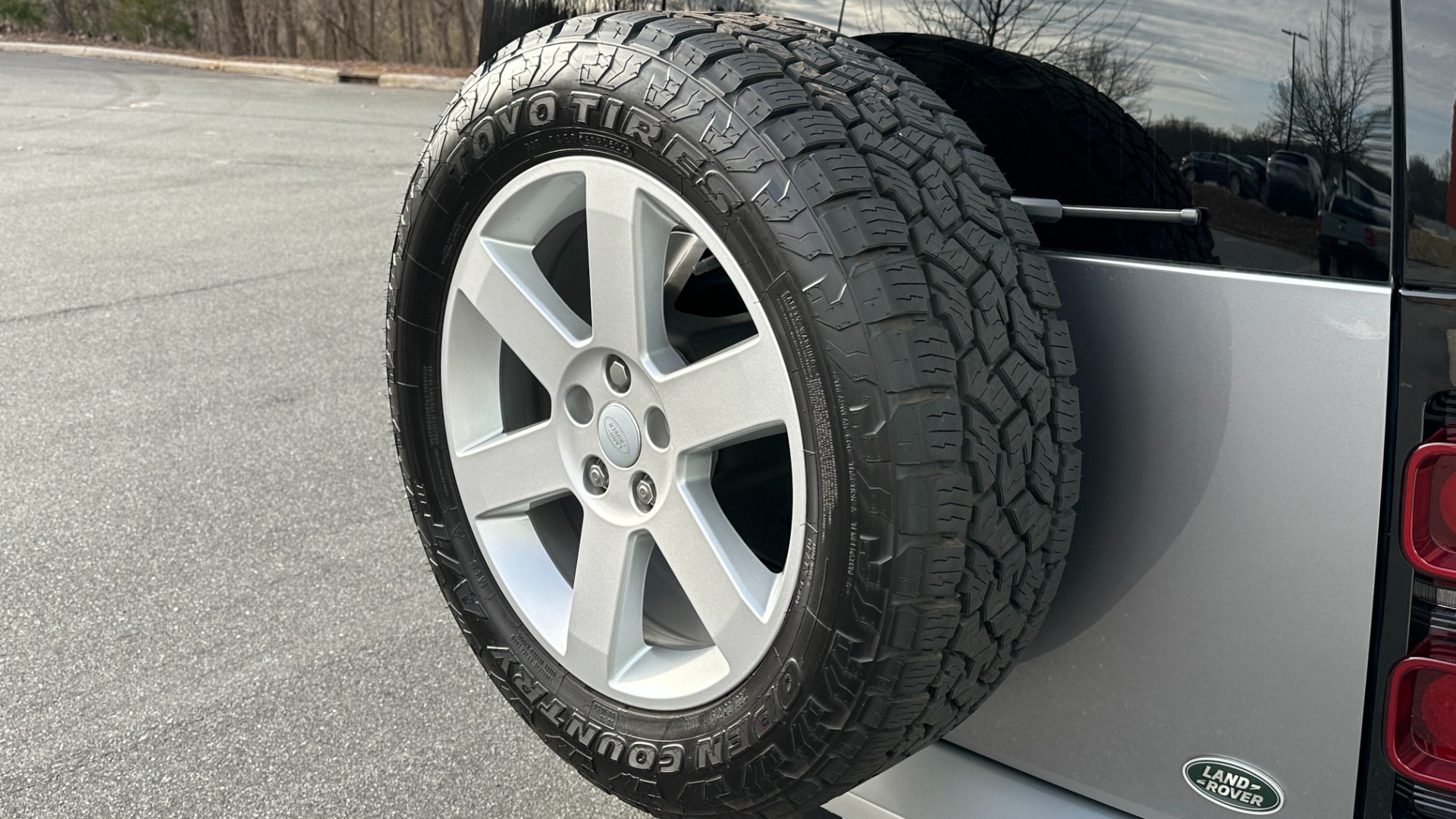 Used 2023 Land Rover Defender S / LED LIGHTS / AIR SUSPENSION / PANORAMIC ROOF / LEATHER / BLACK EXT TRIM for sale $79,999 at Formula Imports in Charlotte NC 28227 49