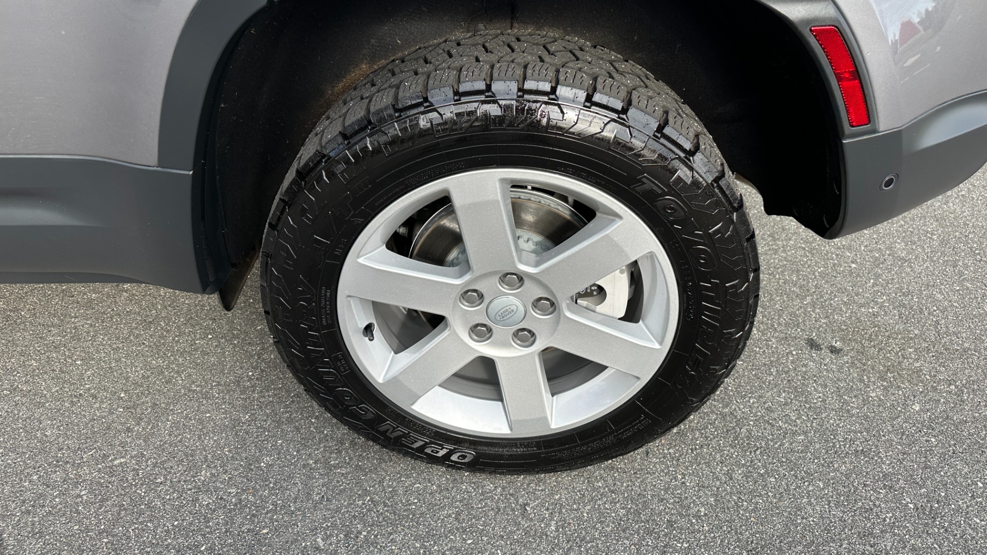 Used 2023 Land Rover Defender S / LED LIGHTS / AIR SUSPENSION / PANORAMIC ROOF / LEATHER / BLACK EXT TRIM for sale $79,999 at Formula Imports in Charlotte NC 28227 51