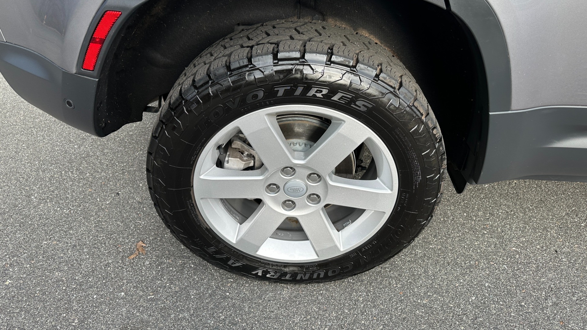 Used 2023 Land Rover Defender S / LED LIGHTS / AIR SUSPENSION / PANORAMIC ROOF / LEATHER / BLACK EXT TRIM for sale $79,999 at Formula Imports in Charlotte NC 28227 52