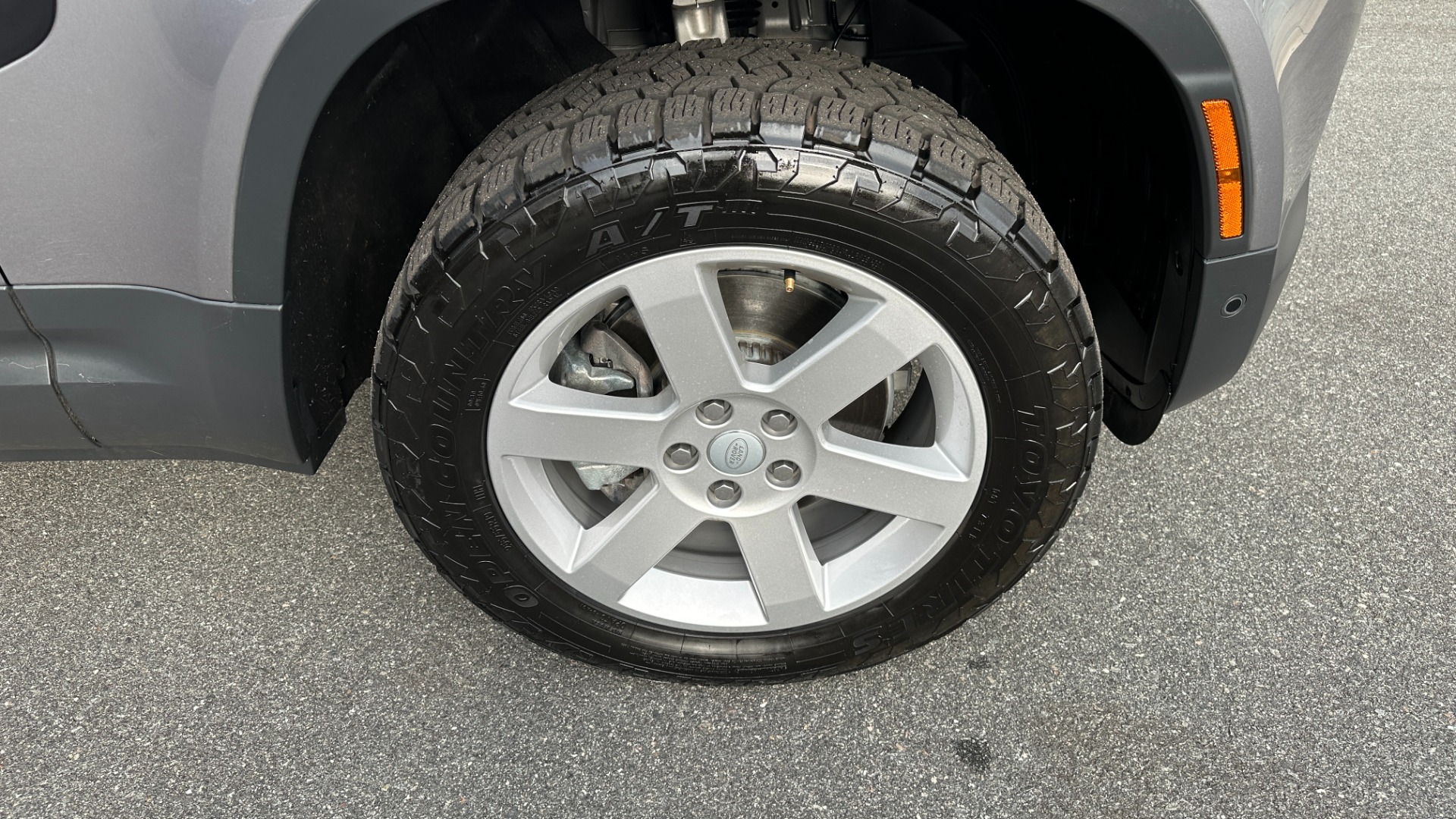 Used 2023 Land Rover Defender S / LED LIGHTS / AIR SUSPENSION / PANORAMIC ROOF / LEATHER / BLACK EXT TRIM for sale $79,999 at Formula Imports in Charlotte NC 28227 53