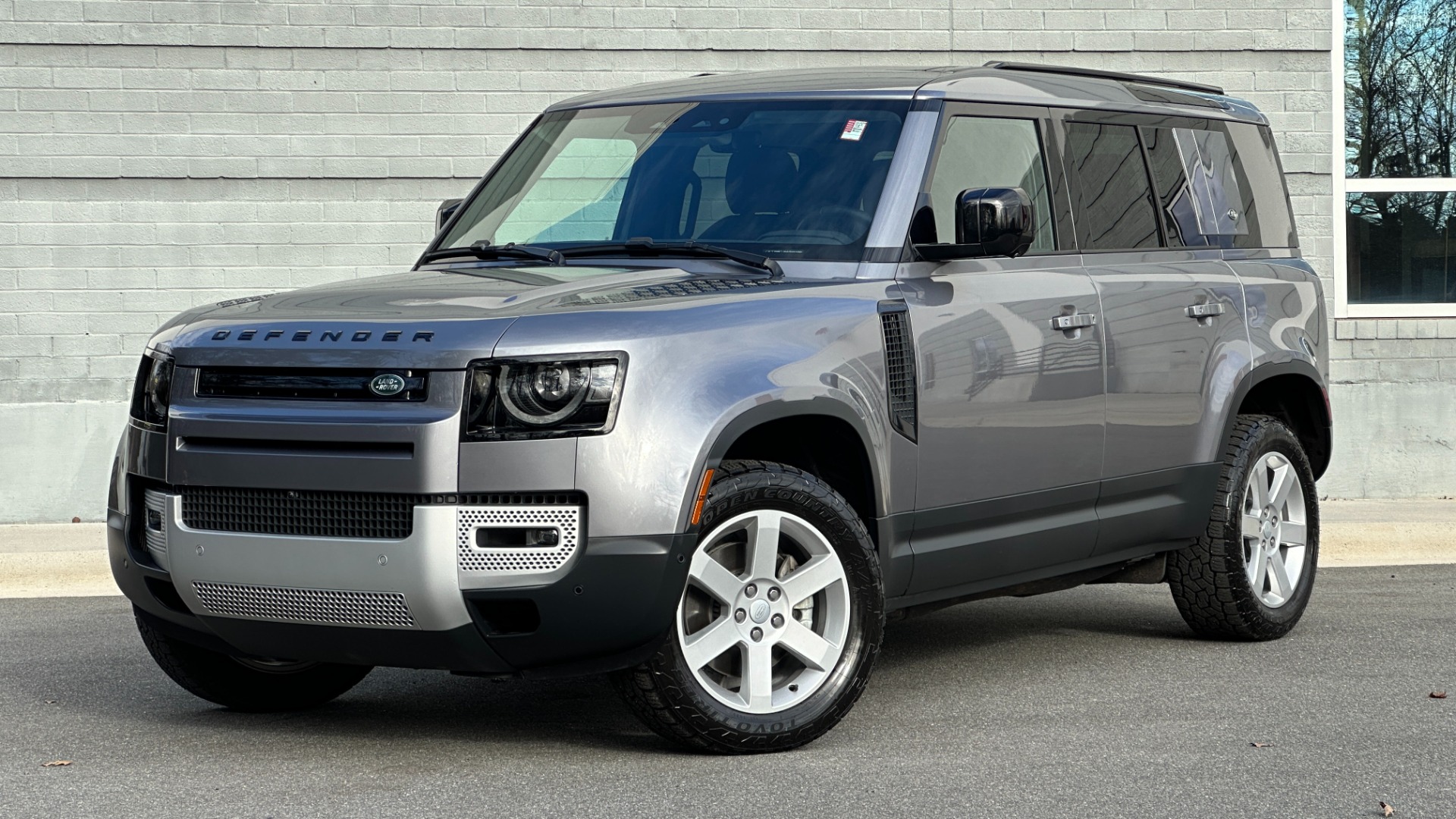 Used 2023 Land Rover Defender S / LED LIGHTS / AIR SUSPENSION / PANORAMIC ROOF / LEATHER / BLACK EXT TRIM for sale $79,999 at Formula Imports in Charlotte NC 28227 1