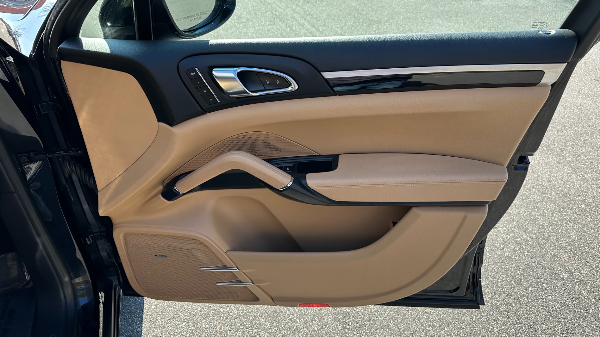 Used 2015 Porsche Cayenne Diesel for sale Sold at Formula Imports in Charlotte NC 28227 16