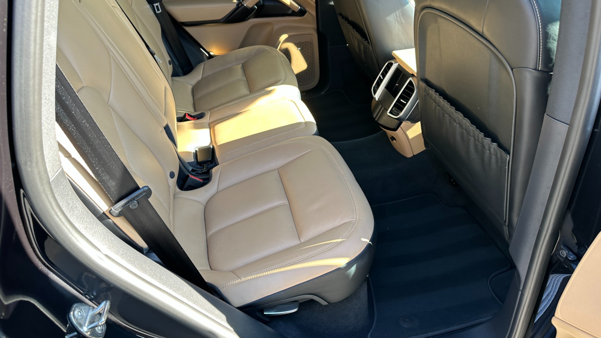 Used 2015 Porsche Cayenne Diesel for sale Sold at Formula Imports in Charlotte NC 28227 18