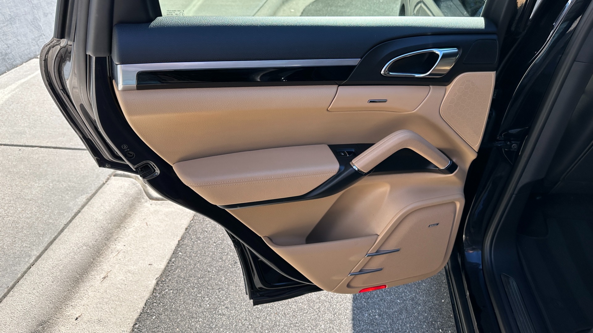 Used 2015 Porsche Cayenne Diesel for sale Sold at Formula Imports in Charlotte NC 28227 21