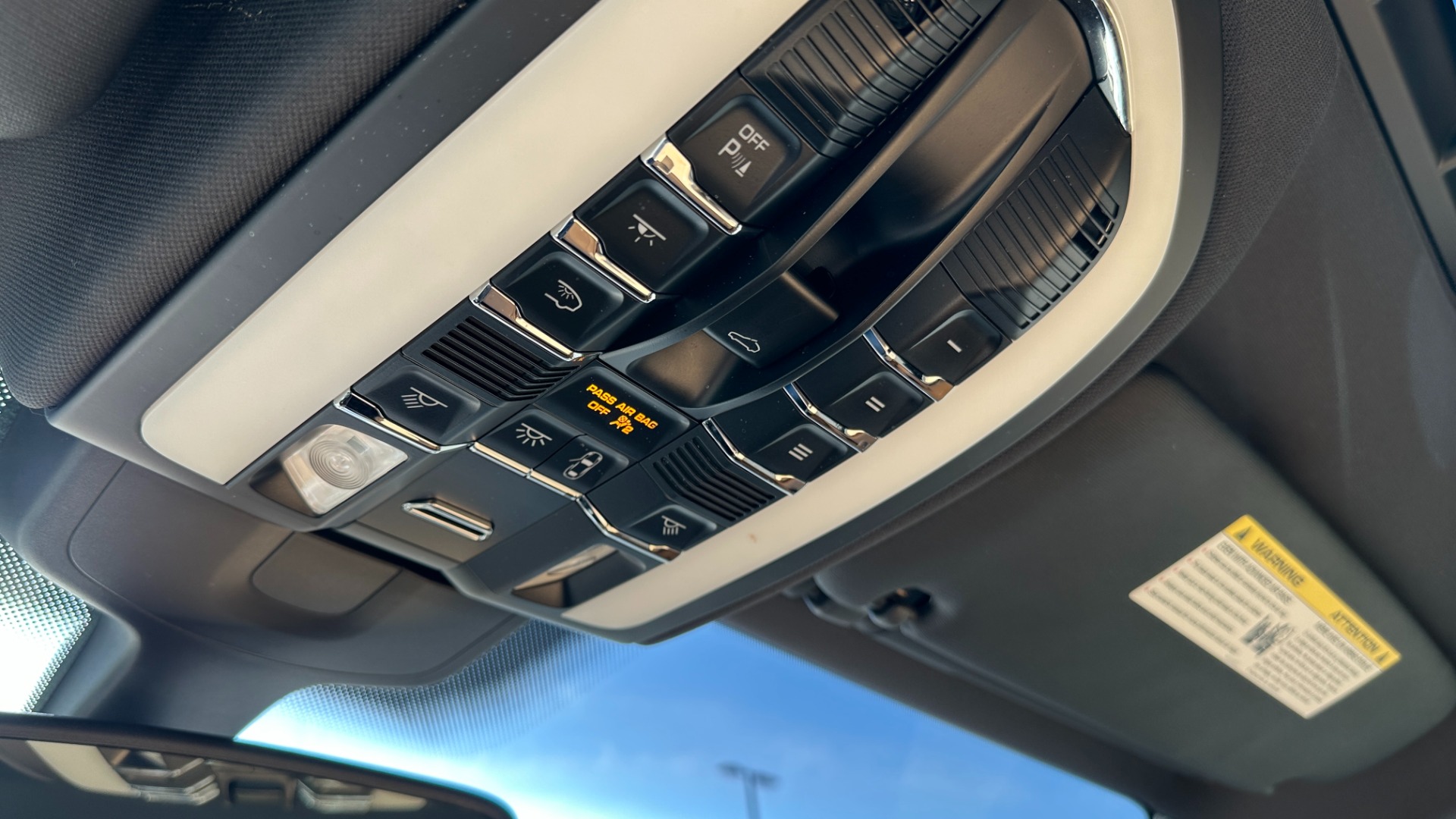 Used 2015 Porsche Cayenne Diesel for sale Sold at Formula Imports in Charlotte NC 28227 32