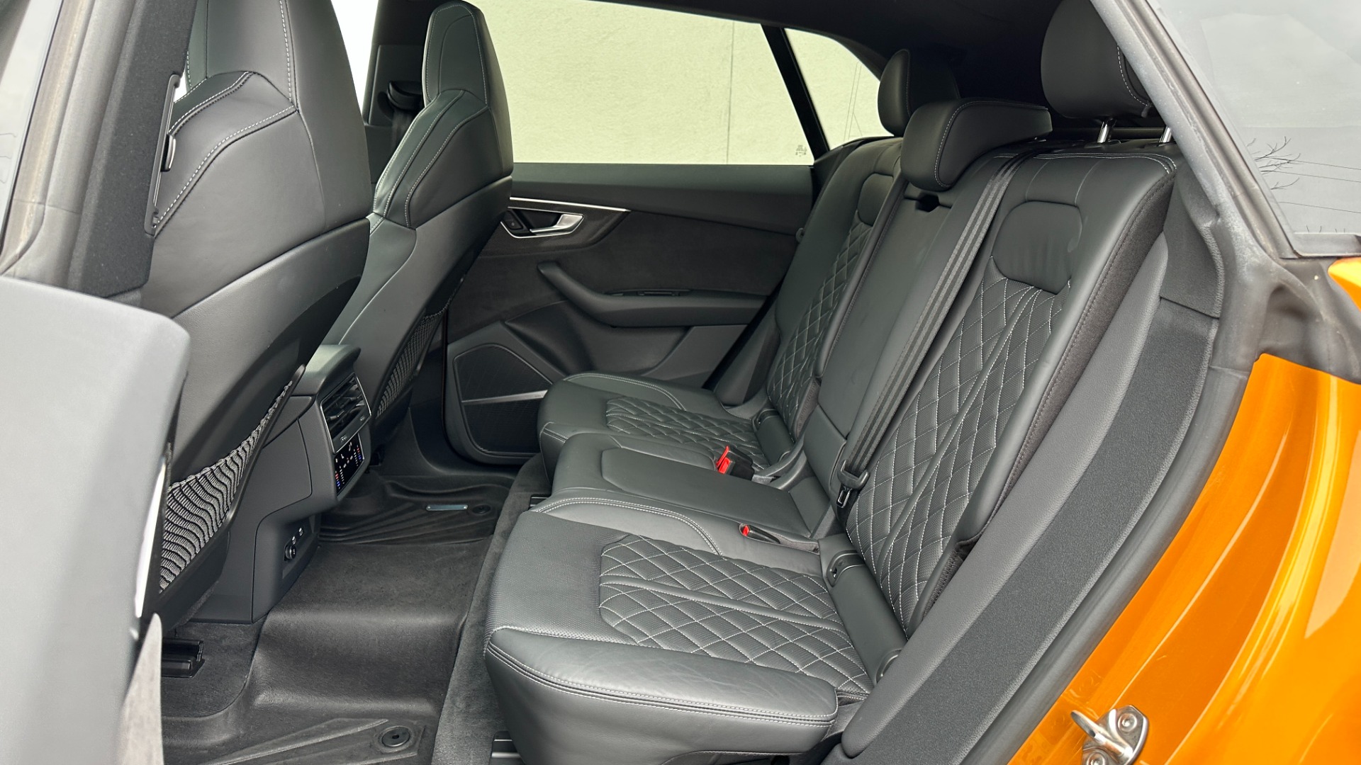 Used 2020 Audi SQ8 PREMIUM PLUS / BLACK OPTIC / CARBON FIBER / DIAMOND STITCH LEATHER for sale $78,995 at Formula Imports in Charlotte NC 28227 20