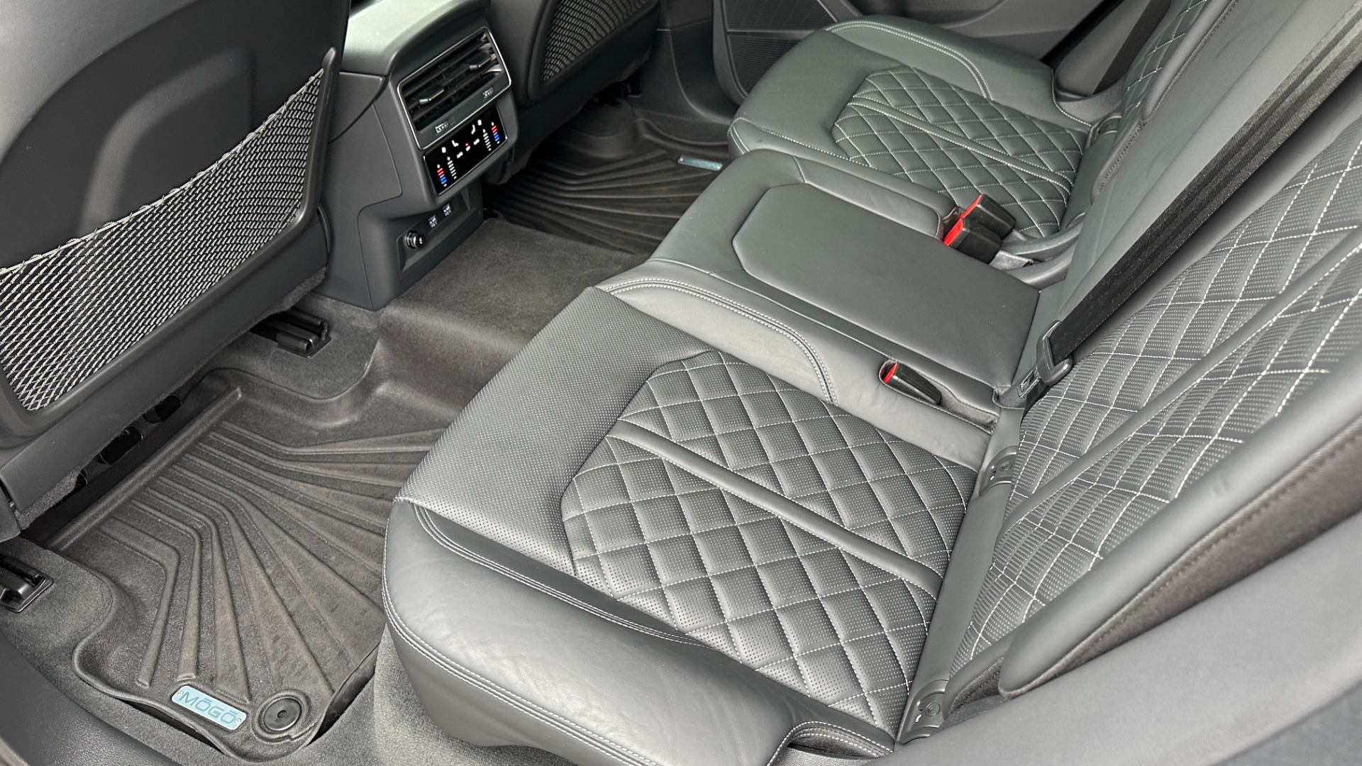 Used 2020 Audi SQ8 Premium Plus for sale Sold at Formula Imports in Charlotte NC 28227 22