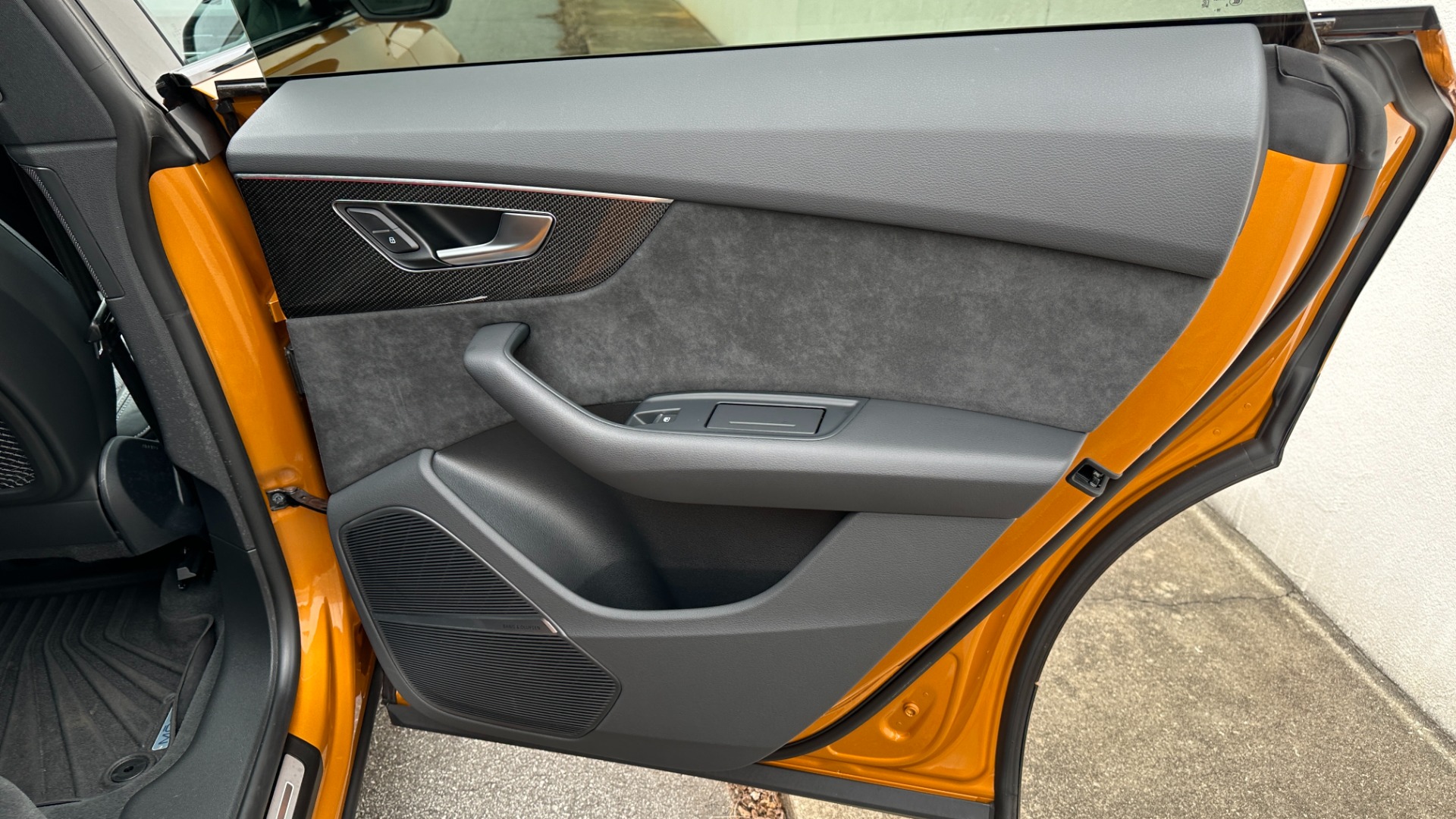 Used 2020 Audi SQ8 PREMIUM PLUS / BLACK OPTIC / CARBON FIBER / DIAMOND STITCH LEATHER for sale $78,995 at Formula Imports in Charlotte NC 28227 25