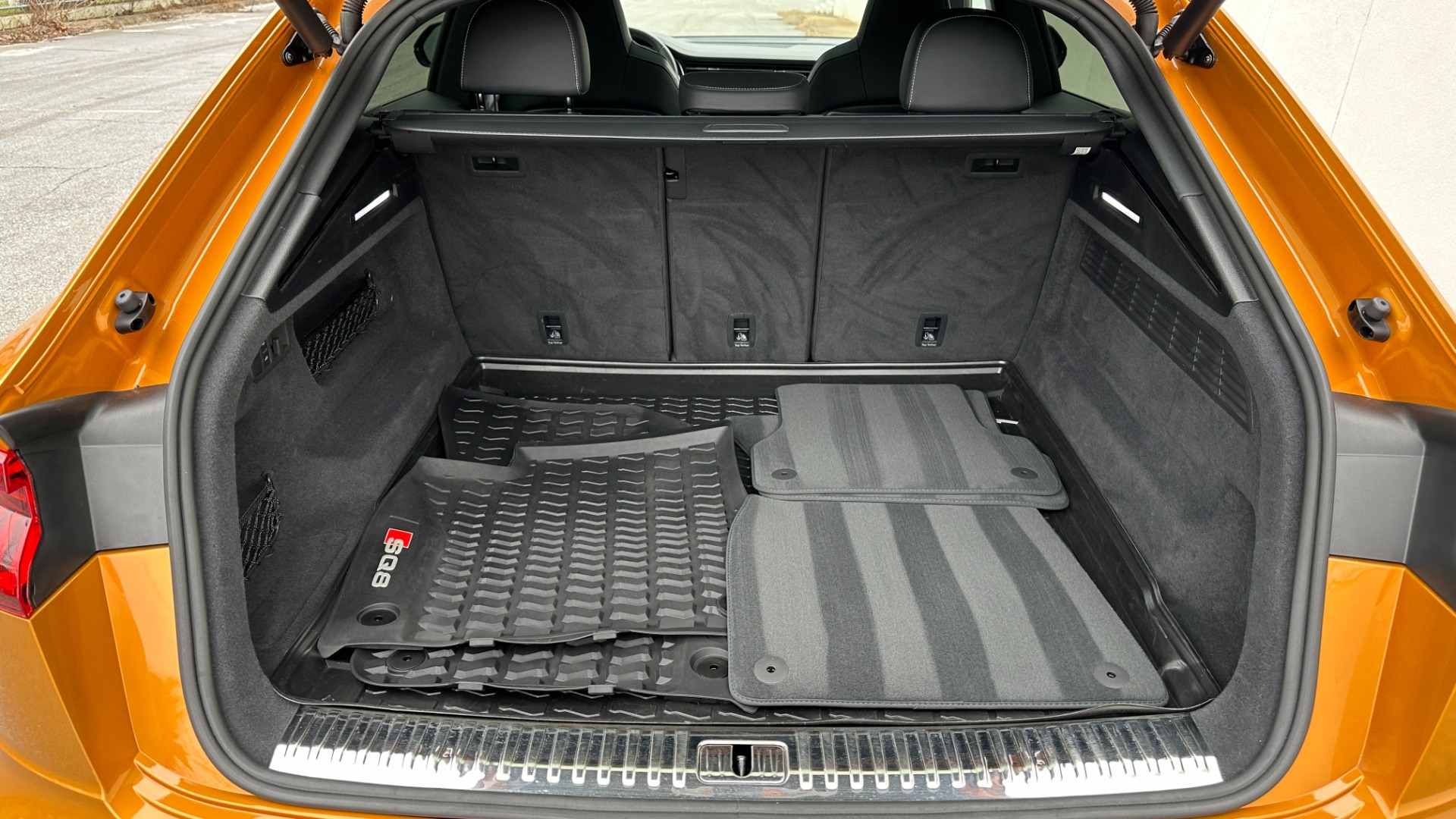 Used 2020 Audi SQ8 PREMIUM PLUS / BLACK OPTIC / CARBON FIBER / DIAMOND STITCH LEATHER for sale $78,995 at Formula Imports in Charlotte NC 28227 36