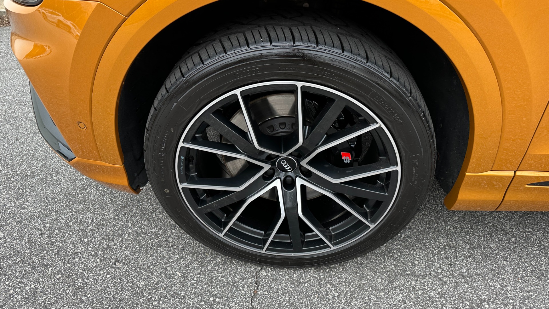 Used 2020 Audi SQ8 PREMIUM PLUS / BLACK OPTIC / CARBON FIBER / DIAMOND STITCH LEATHER for sale $78,995 at Formula Imports in Charlotte NC 28227 37