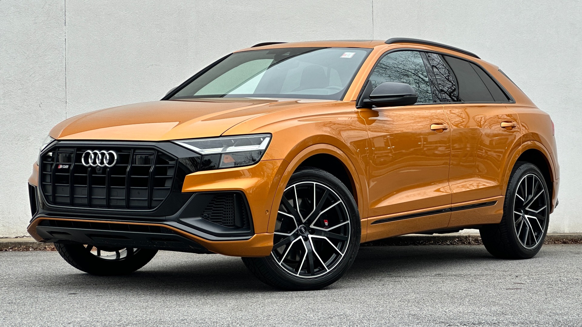 Used 2020 Audi SQ8 PREMIUM PLUS / BLACK OPTIC / CARBON FIBER / DIAMOND STITCH LEATHER for sale $78,995 at Formula Imports in Charlotte NC 28227 1