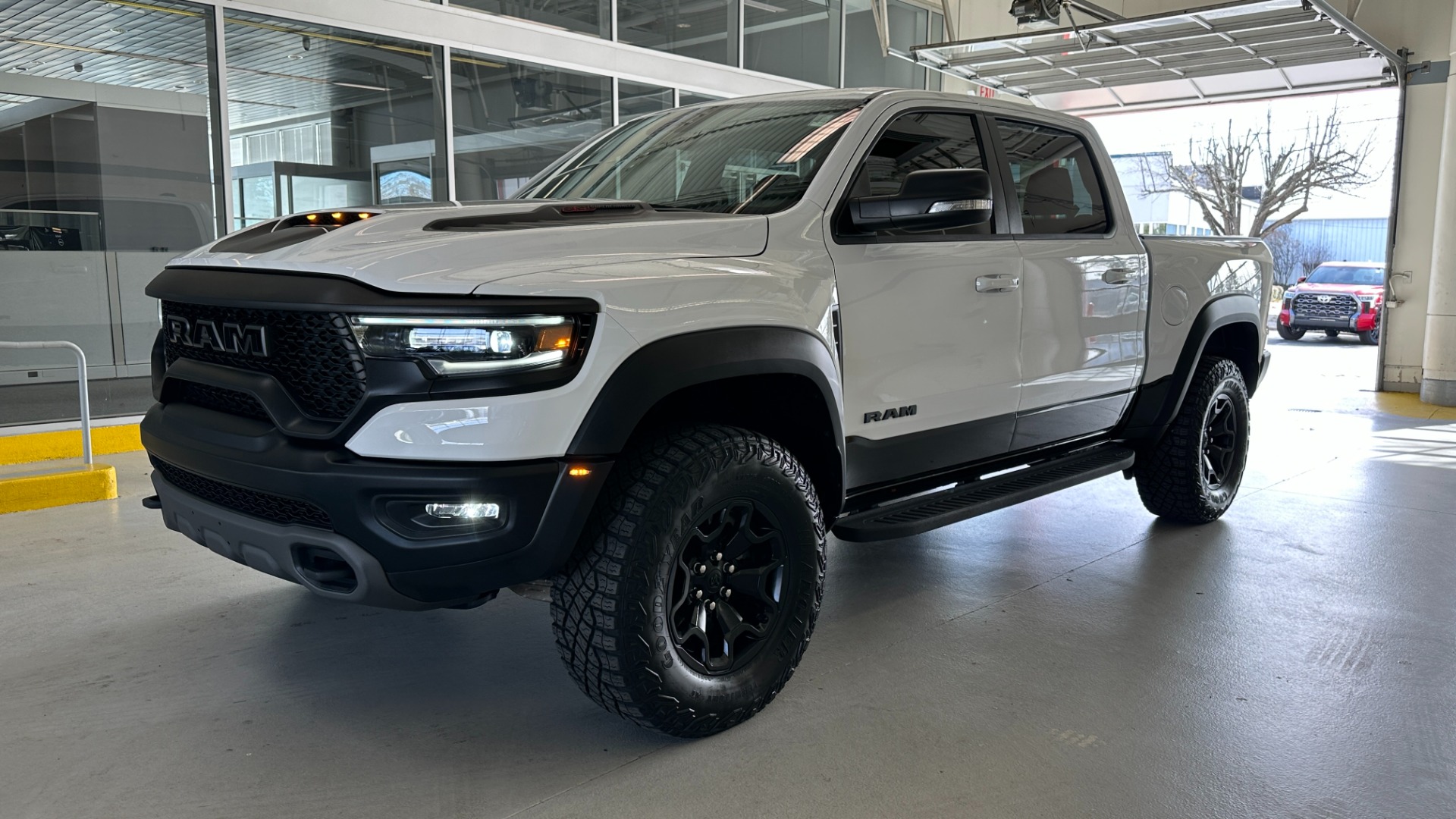Used 2022 Ram 1500 TRX / LVL 1 / SUPERCHARGED / PANORAMIC ROOF / MOPAR RUNNING BOARDS / 2TONE for sale $94,995 at Formula Imports in Charlotte NC 28227 5