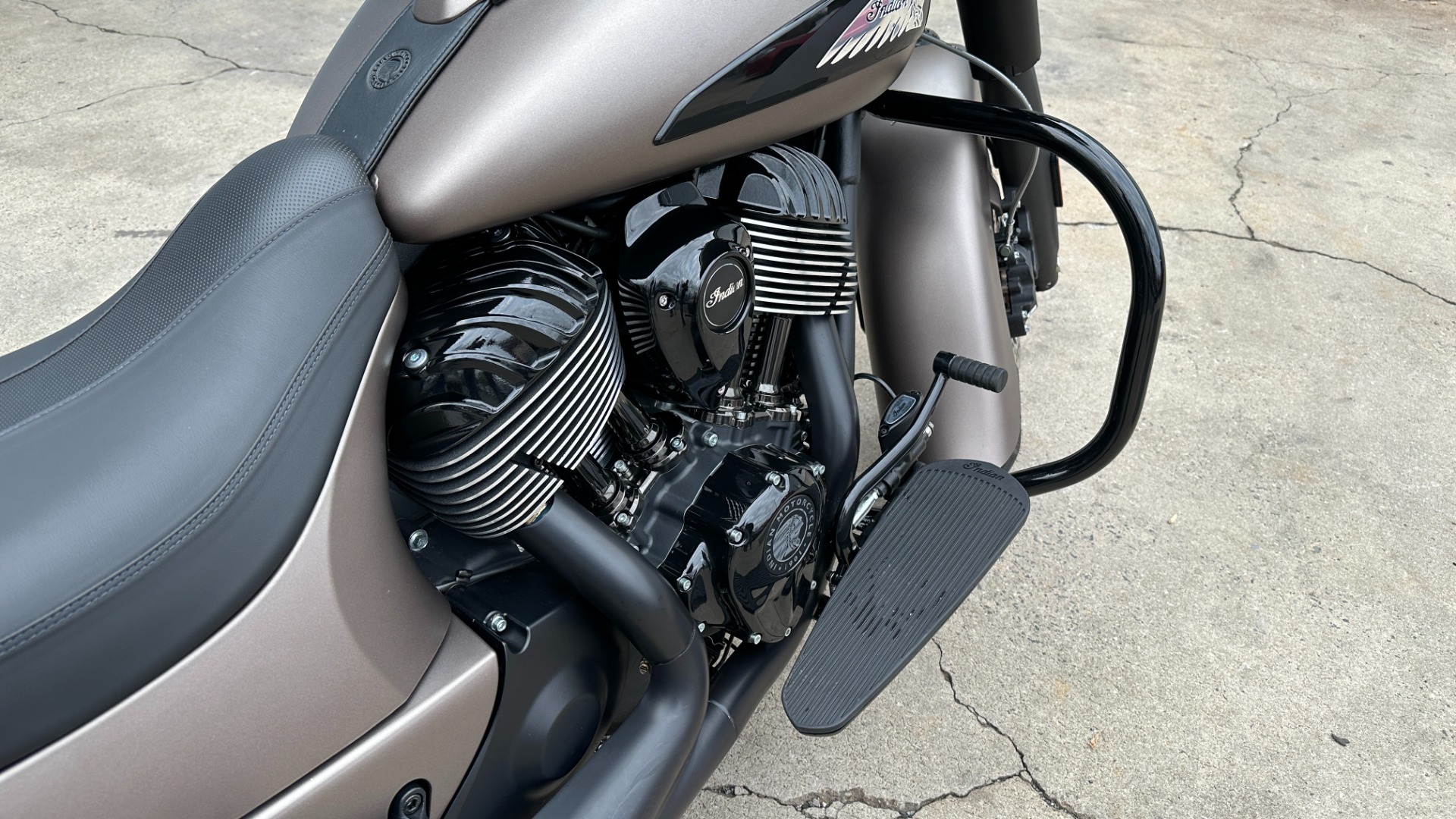 Used 2019 INDIAN CHIEFTAIN DARK HORSE / MATTE PAINT / LOW MILES / NAV / CRUISE CONTROL / TOUCHSCREEN for sale $23,999 at Formula Imports in Charlotte NC 28227 10