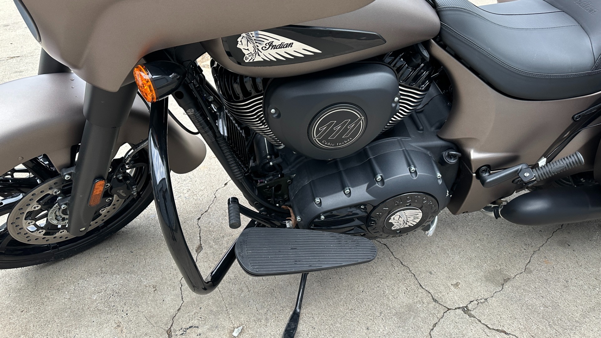 Used 2019 INDIAN CHIEFTAIN DARK HORSE / MATTE PAINT / LOW MILES / NAV / CRUISE CONTROL / TOUCHSCREEN for sale $23,999 at Formula Imports in Charlotte NC 28227 14