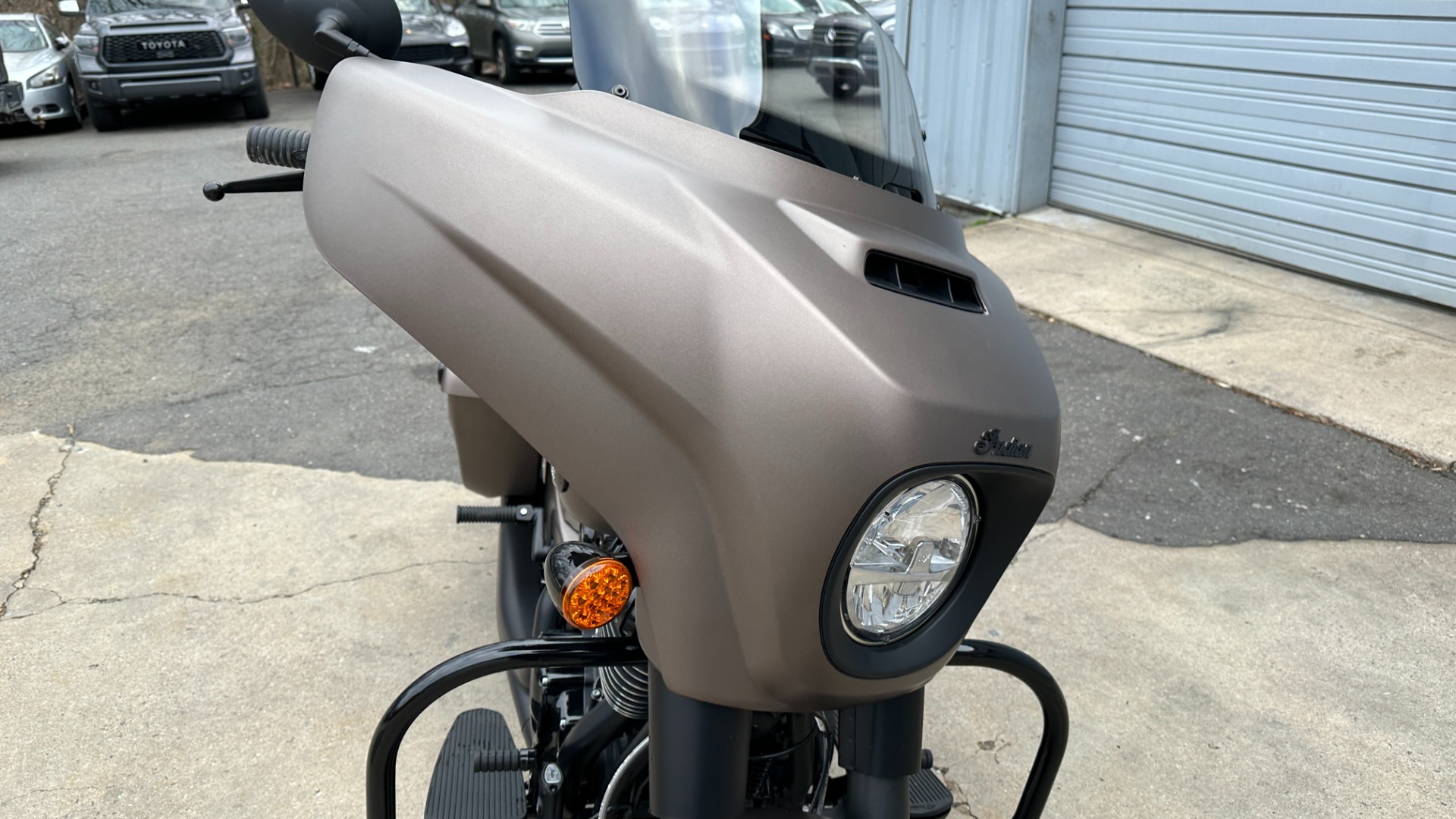Used 2019 INDIAN CHIEFTAIN DARK HORSE / MATTE PAINT / LOW MILES / NAV / CRUISE CONTROL / TOUCHSCREEN for sale $23,999 at Formula Imports in Charlotte NC 28227 16