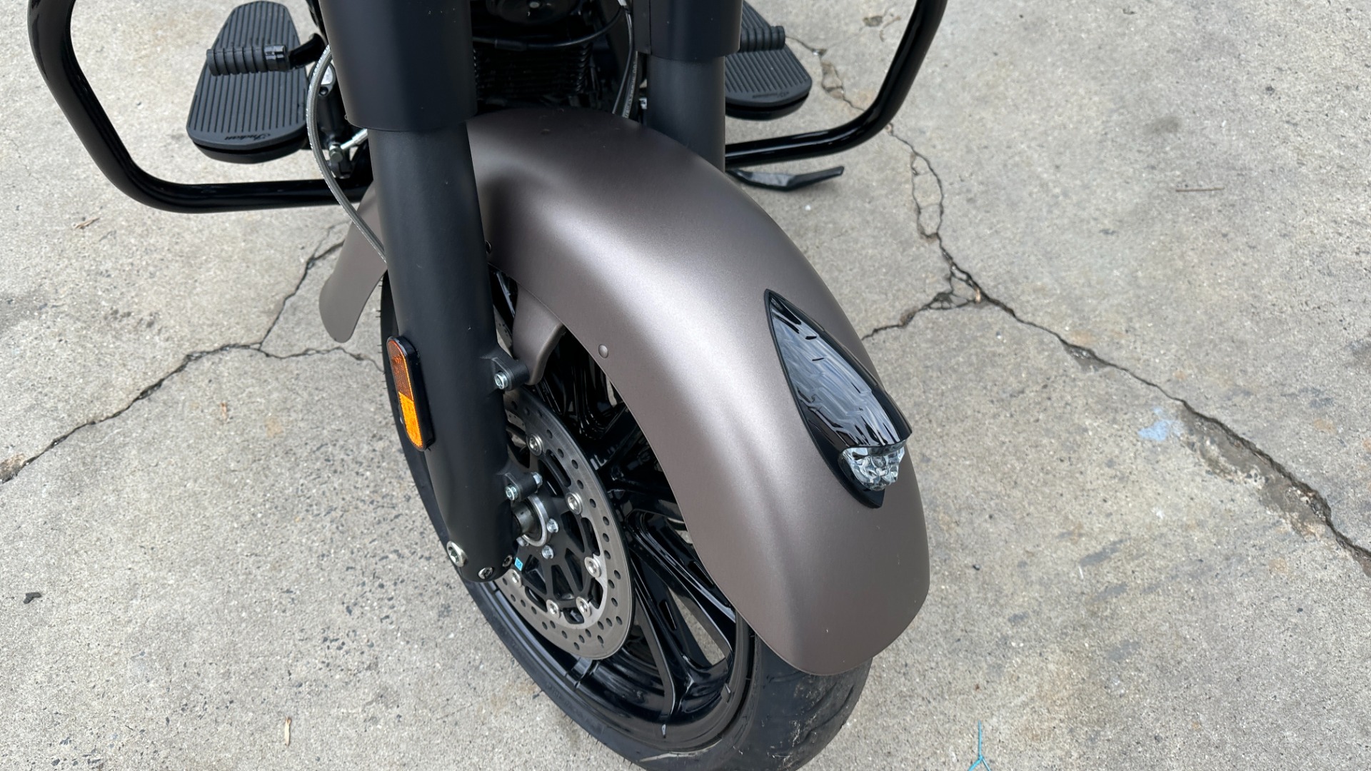 Used 2019 INDIAN CHIEFTAIN DARK HORSE / MATTE PAINT / LOW MILES / NAV / CRUISE CONTROL / TOUCHSCREEN for sale $23,999 at Formula Imports in Charlotte NC 28227 17