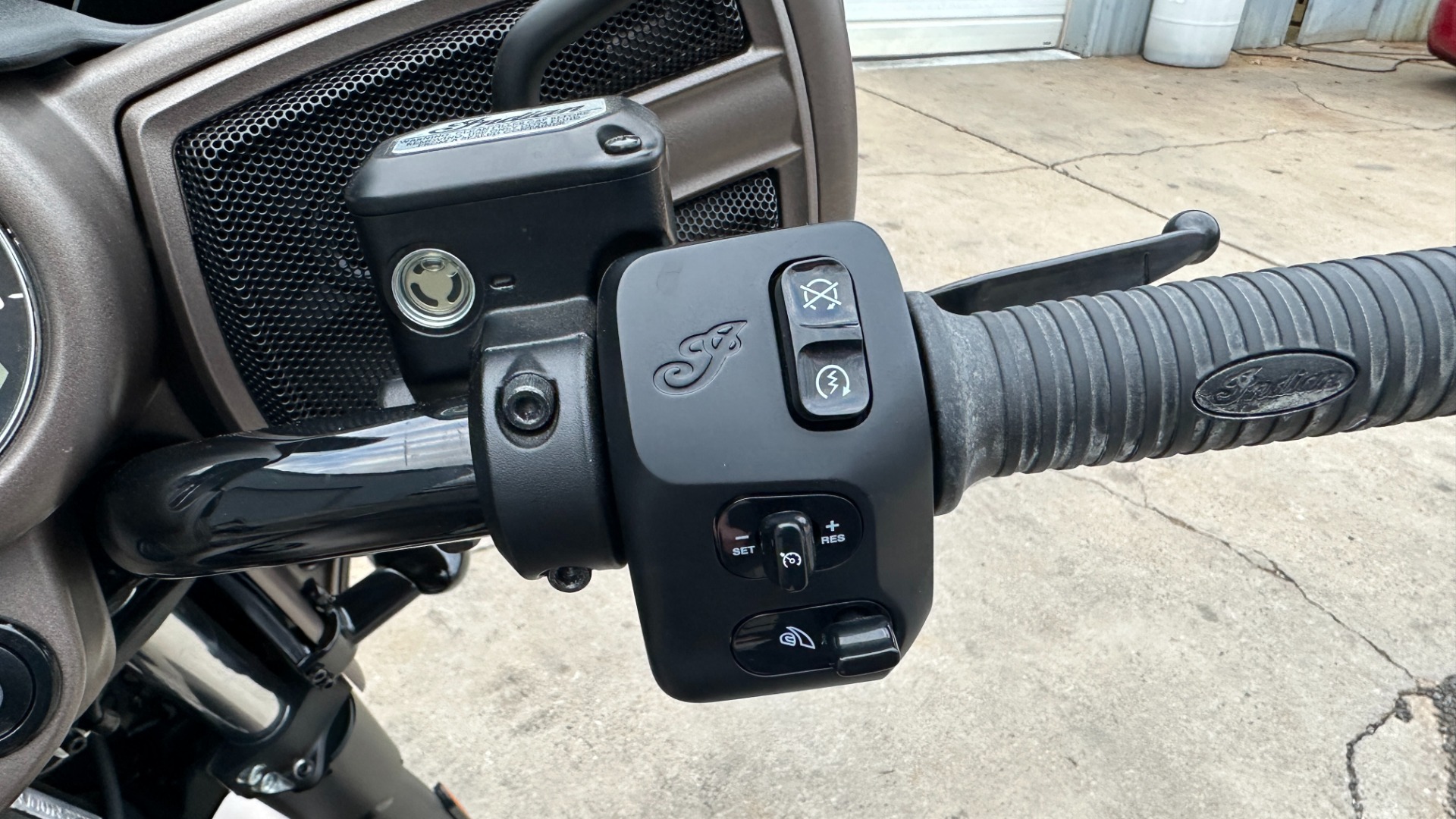 Used 2019 INDIAN CHIEFTAIN DARK HORSE / MATTE PAINT / LOW MILES / NAV / CRUISE CONTROL / TOUCHSCREEN for sale Sold at Formula Imports in Charlotte NC 28227 25
