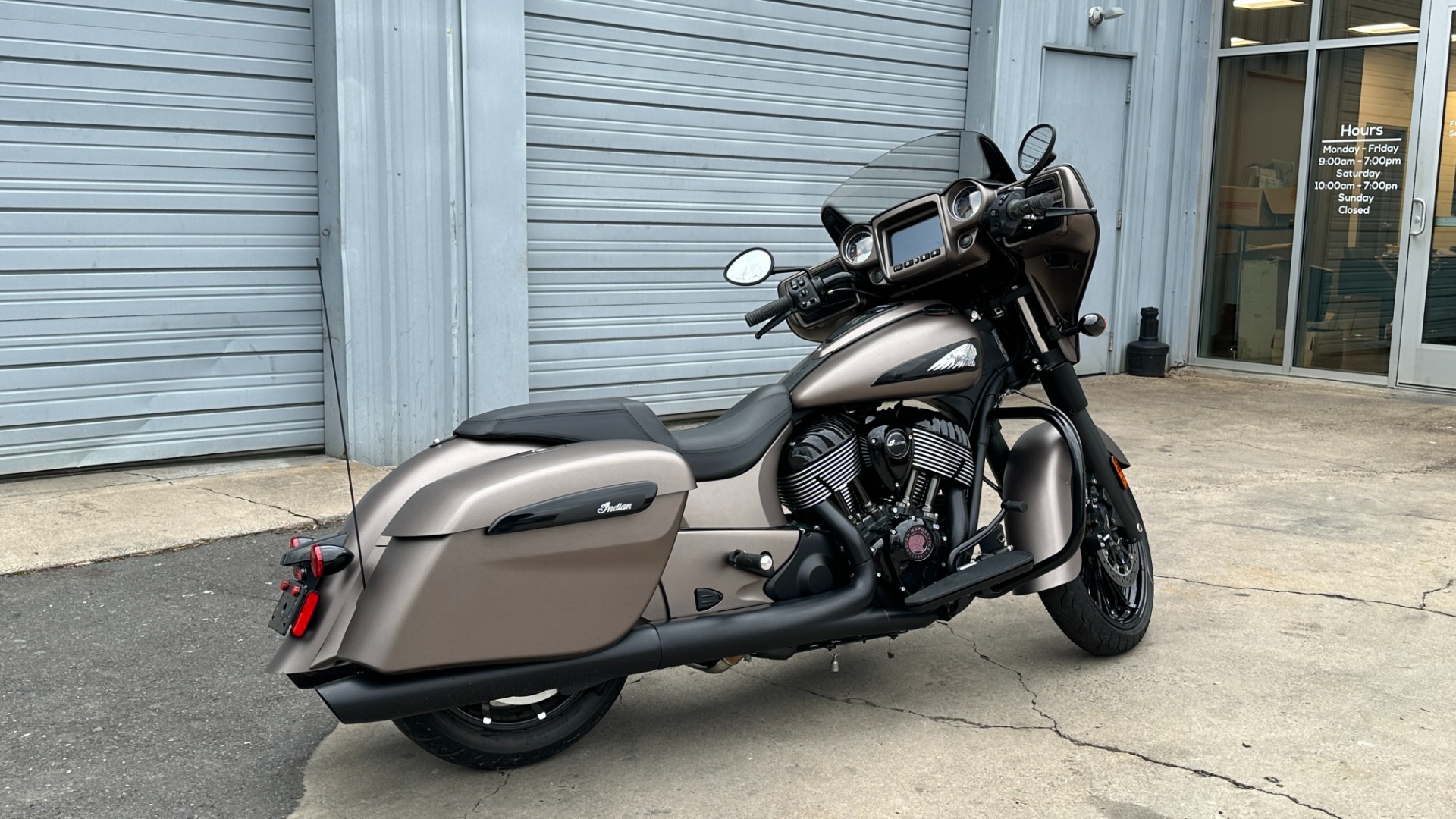 Used 2019 INDIAN CHIEFTAIN DARK HORSE / MATTE PAINT / LOW MILES / NAV / CRUISE CONTROL / TOUCHSCREEN for sale Sold at Formula Imports in Charlotte NC 28227 3