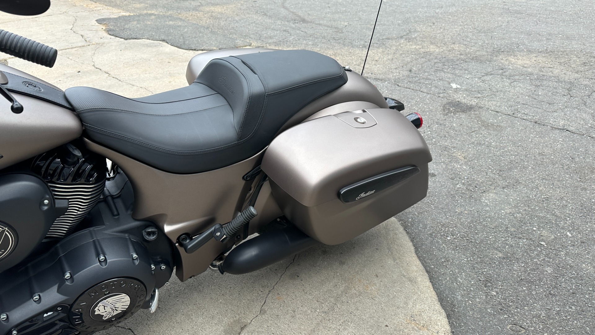 Used 2019 INDIAN CHIEFTAIN DARK HORSE / MATTE PAINT / LOW MILES / NAV / CRUISE CONTROL / TOUCHSCREEN for sale Sold at Formula Imports in Charlotte NC 28227 5