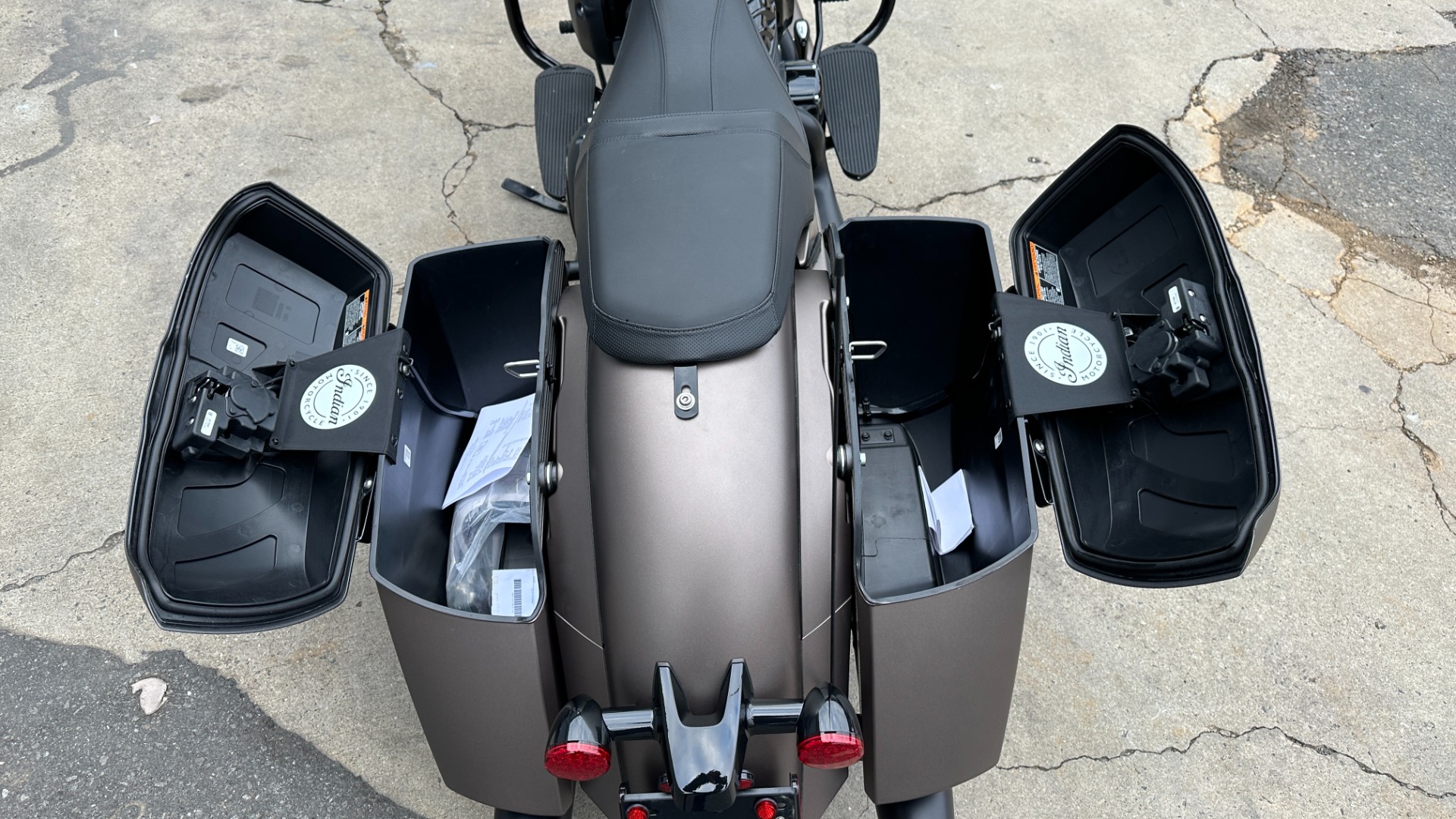 Used 2019 INDIAN CHIEFTAIN DARK HORSE / MATTE PAINT / LOW MILES / NAV / CRUISE CONTROL / TOUCHSCREEN for sale Sold at Formula Imports in Charlotte NC 28227 6