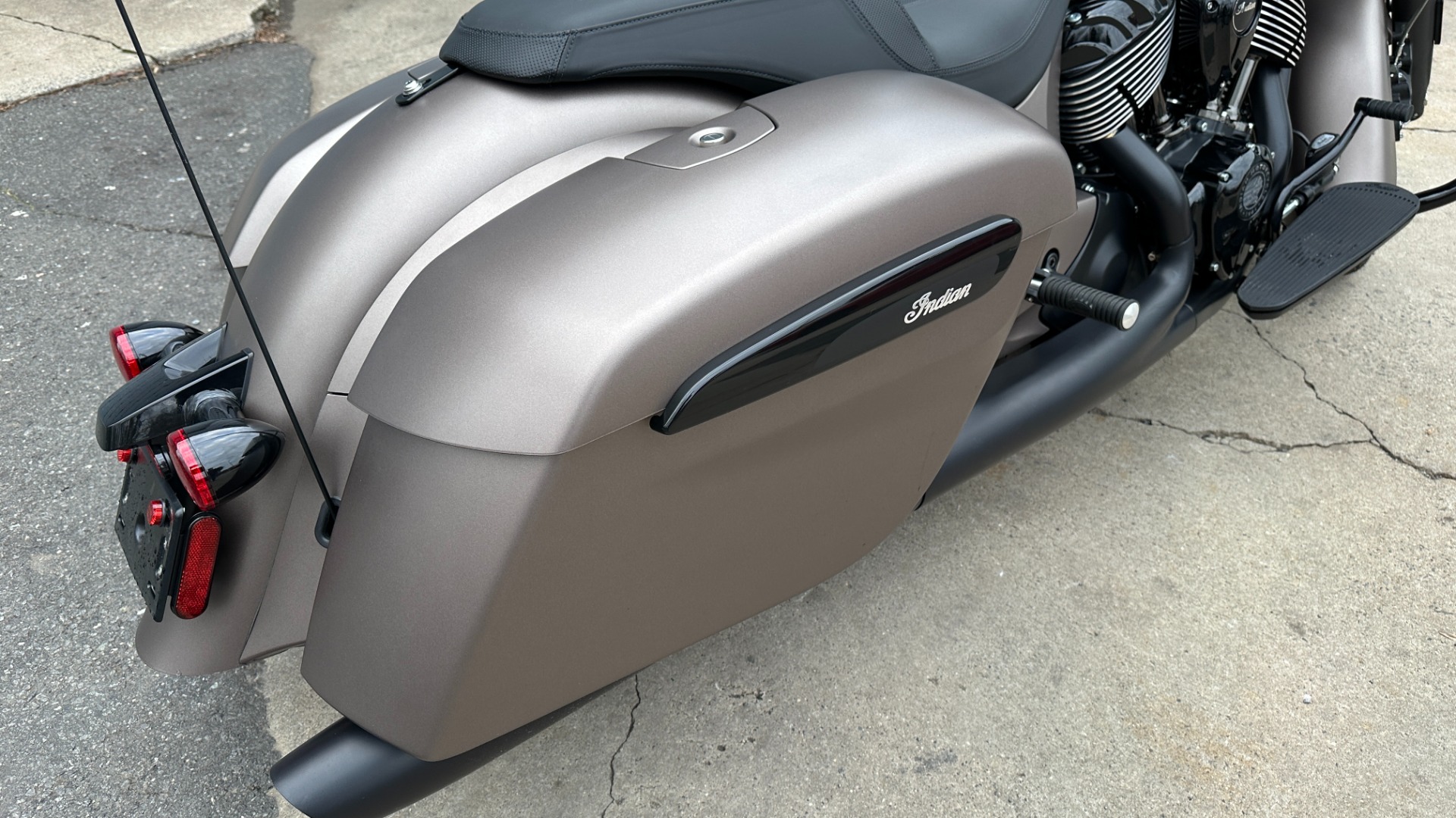Used 2019 INDIAN CHIEFTAIN DARK HORSE / MATTE PAINT / LOW MILES / NAV / CRUISE CONTROL / TOUCHSCREEN for sale $23,999 at Formula Imports in Charlotte NC 28227 9