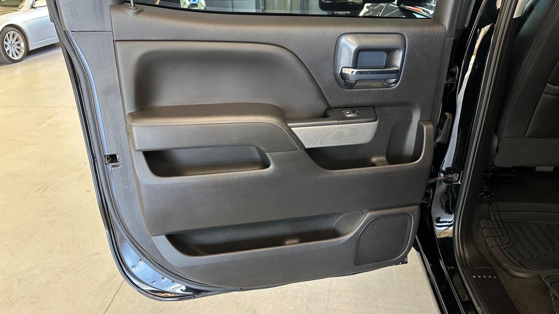 Used 2018 Chevrolet Silverado 2500HD LT for sale Sold at Formula Imports in Charlotte NC 28227 33