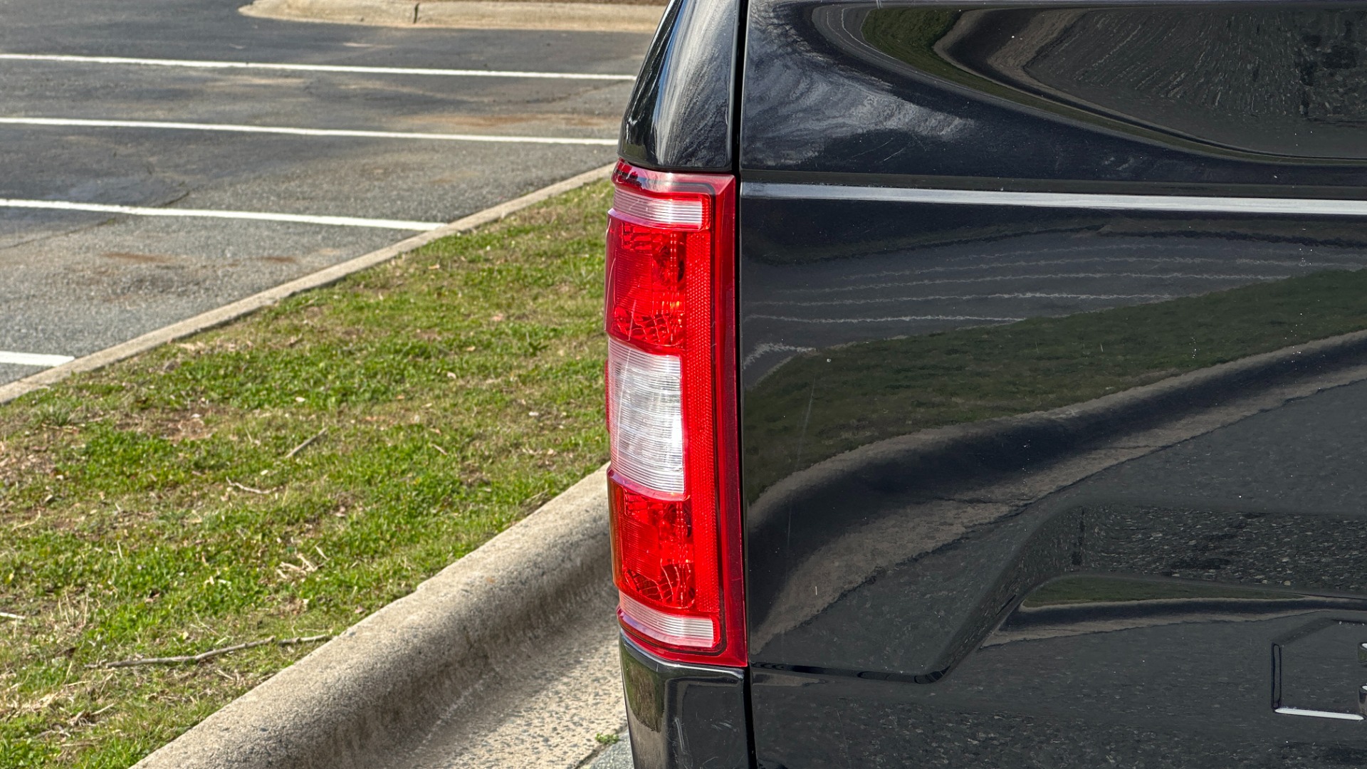 Used 2020 Ford F-150 XLT / STX PKG / SPORT PKG / 5.0L V8 / POWER EQUIPMENT / BED RACK for sale $33,900 at Formula Imports in Charlotte NC 28227 37