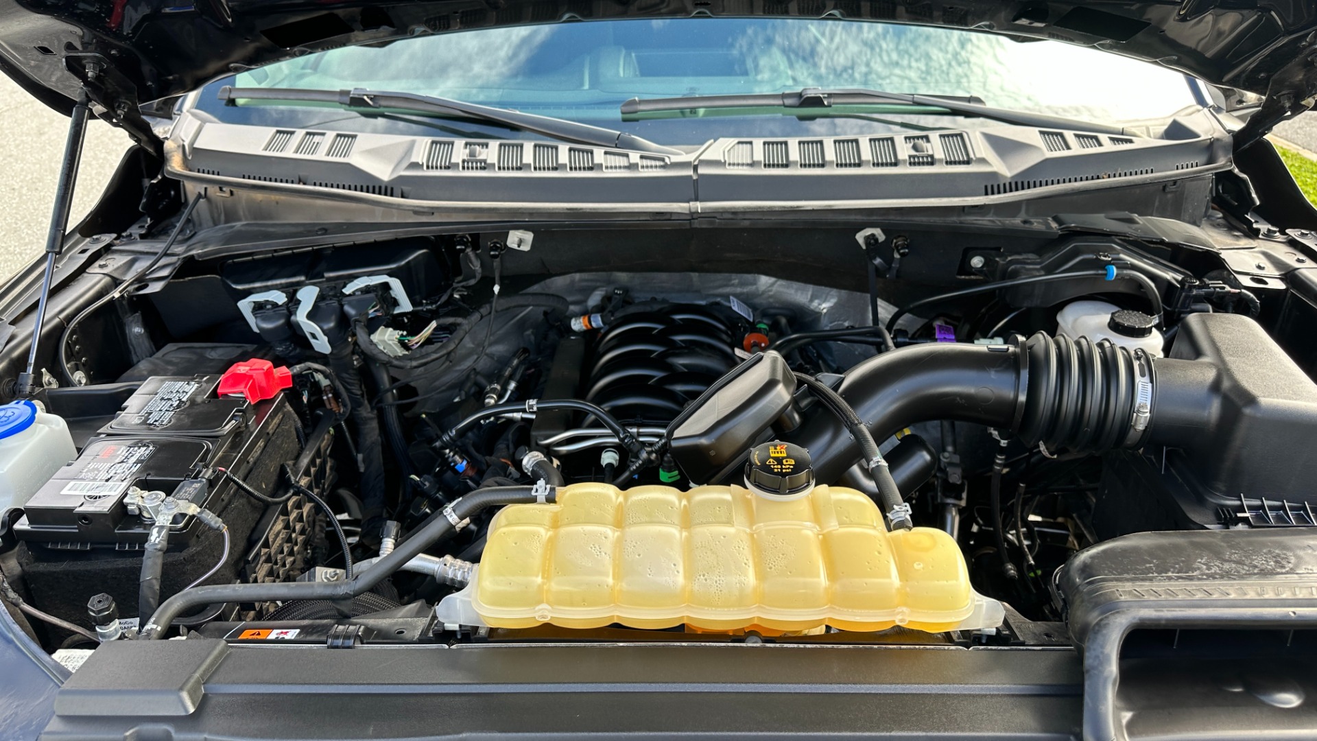 Used 2020 Ford F-150 XLT / STX PKG / SPORT PKG / 5.0L V8 / POWER EQUIPMENT / BED RACK for sale $33,900 at Formula Imports in Charlotte NC 28227 41