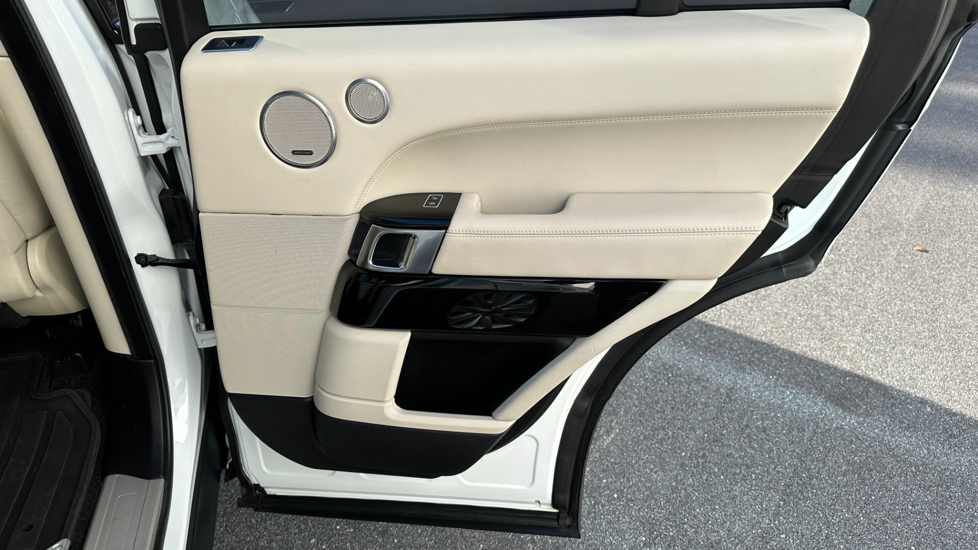 Used 2013 Land Rover Range Rover HSE / MERIDIAN SOUND / TOW PACK / VISION ASSIST / CLIMATE COMFORT for sale Sold at Formula Imports in Charlotte NC 28227 29