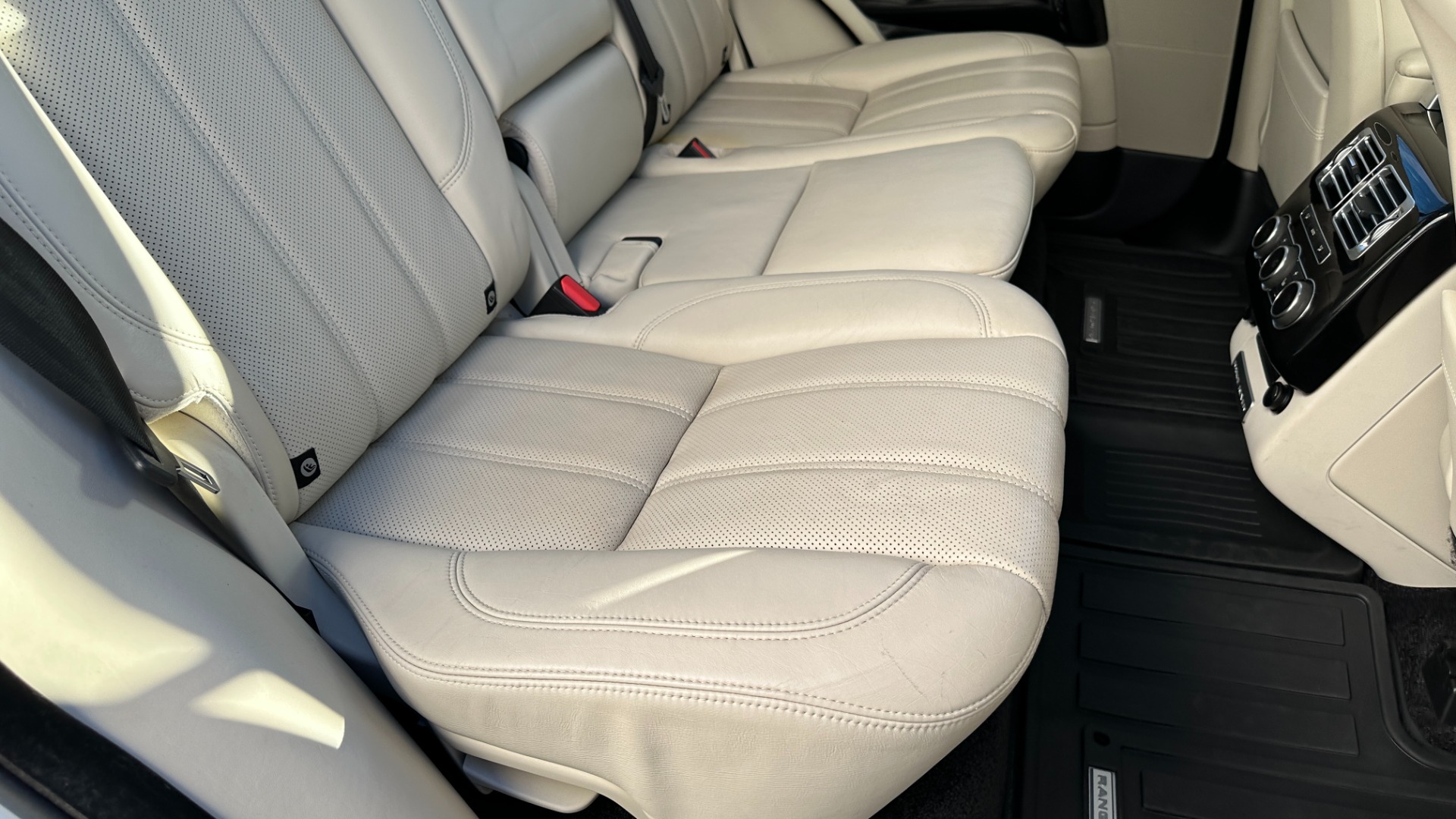 Used 2013 Land Rover Range Rover HSE / MERIDIAN SOUND / TOW PACK / VISION ASSIST / CLIMATE COMFORT for sale Sold at Formula Imports in Charlotte NC 28227 32
