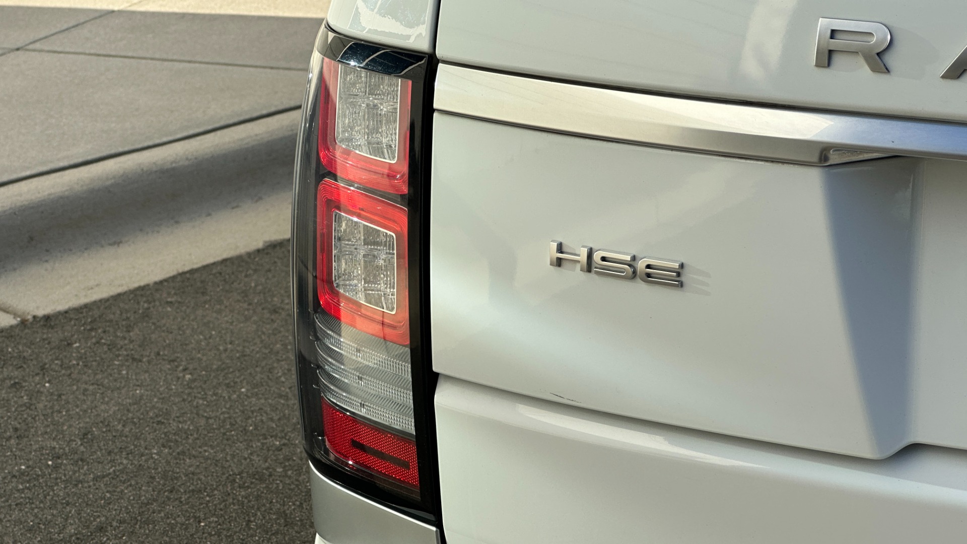 Used 2013 Land Rover Range Rover HSE / MERIDIAN SOUND / TOW PACK / VISION ASSIST / CLIMATE COMFORT for sale Sold at Formula Imports in Charlotte NC 28227 40