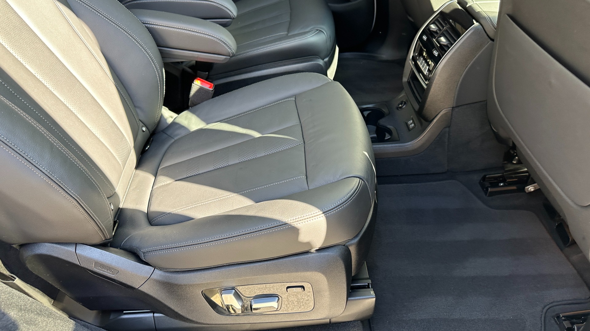Used 2020 BMW X7 xDrive40i / M SPORT / PREMIUM / COLD WEATHER / PARKING ASSIST / CAPTAIN CHA for sale $62,995 at Formula Imports in Charlotte NC 28227 34