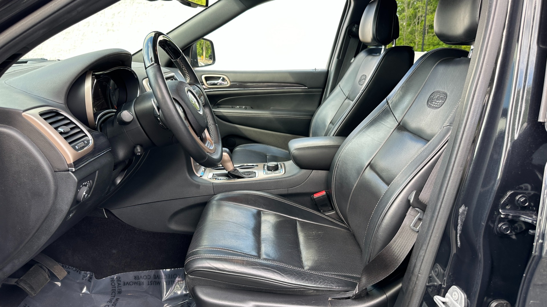 Used 2016 Jeep Grand Cherokee OVERLAND / 5.7L V8 ENGINE / 4WD / HARMAN KARDON for sale $24,495 at Formula Imports in Charlotte NC 28227 12