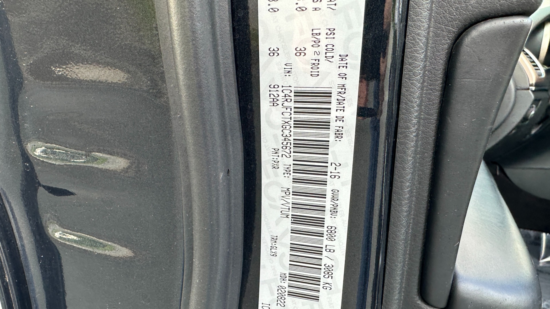 Used 2016 Jeep Grand Cherokee OVERLAND / 5.7L V8 ENGINE / 4WD / HARMAN KARDON for sale $24,495 at Formula Imports in Charlotte NC 28227 15