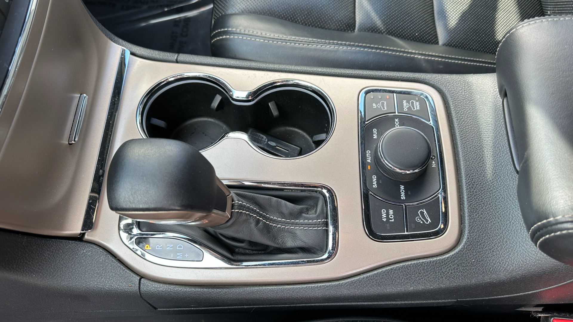 Used 2016 Jeep Grand Cherokee OVERLAND / 5.7L V8 ENGINE / 4WD / HARMAN KARDON for sale $24,495 at Formula Imports in Charlotte NC 28227 22