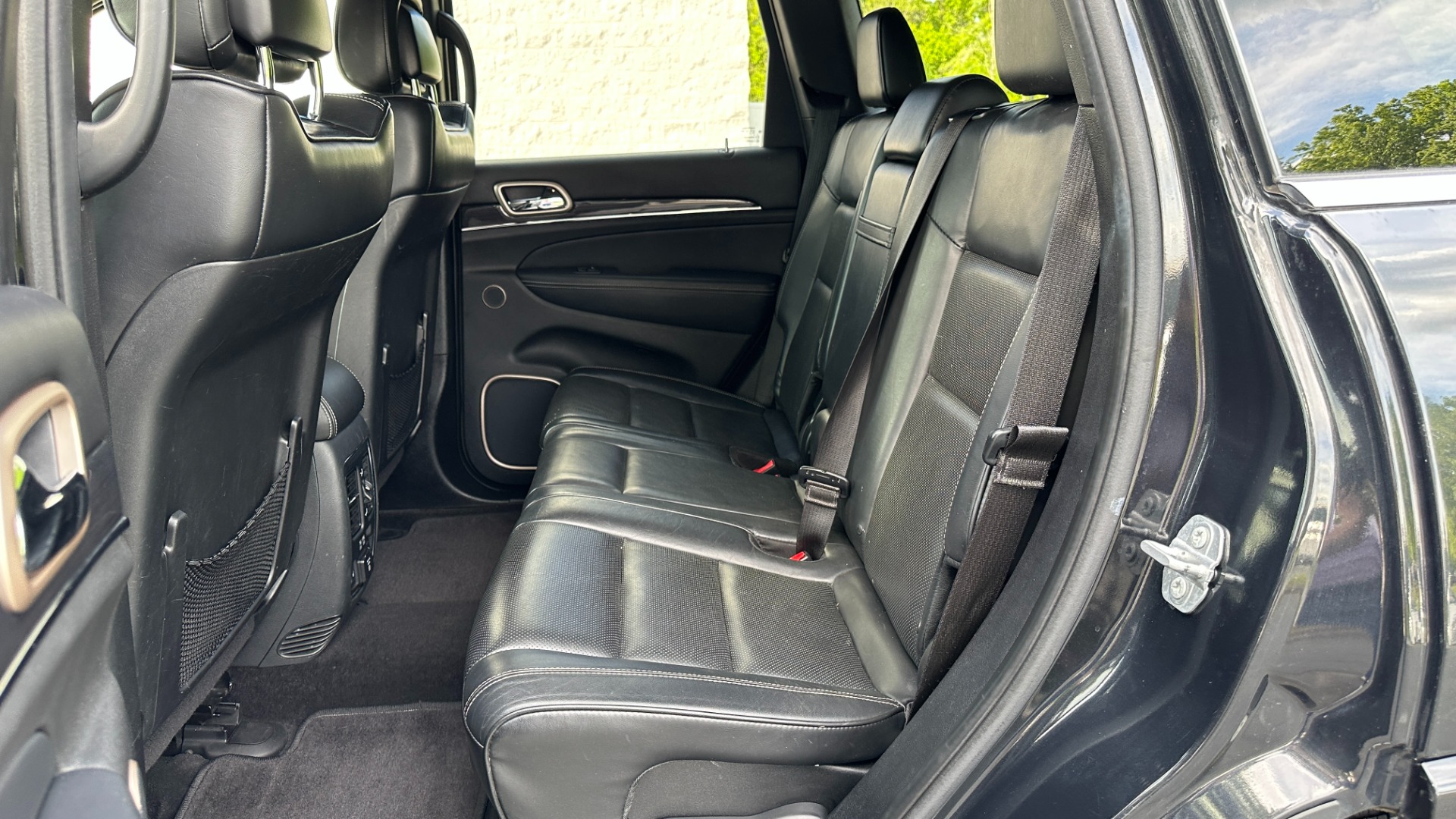 Used 2016 Jeep Grand Cherokee OVERLAND / 5.7L V8 ENGINE / 4WD / HARMAN KARDON for sale $24,495 at Formula Imports in Charlotte NC 28227 25