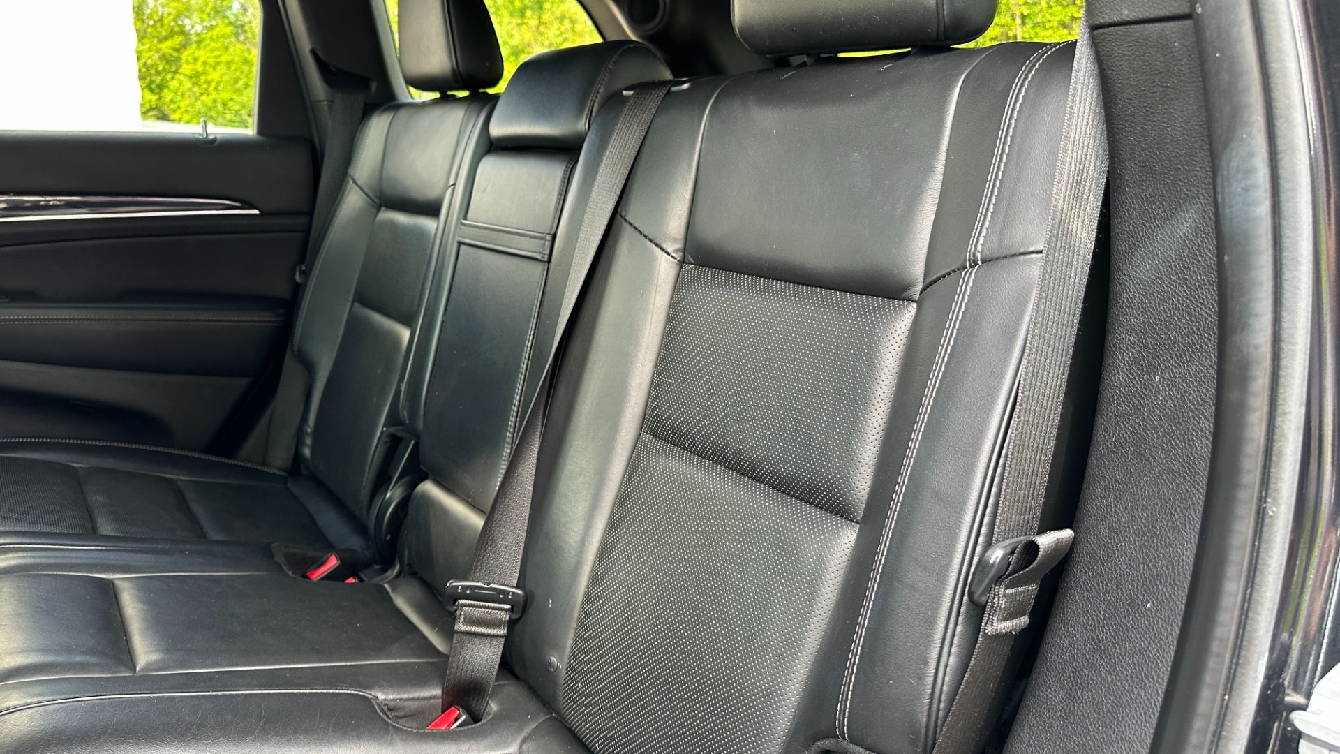 Used 2016 Jeep Grand Cherokee OVERLAND / 5.7L V8 ENGINE / 4WD / HARMAN KARDON for sale $24,495 at Formula Imports in Charlotte NC 28227 26