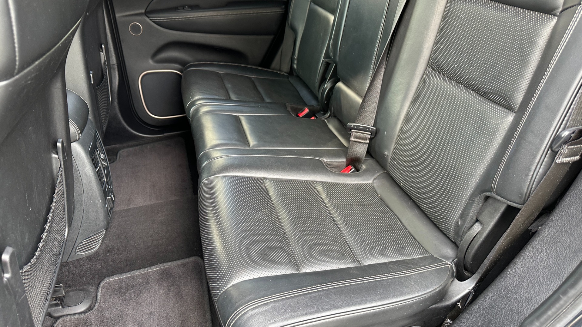 Used 2016 Jeep Grand Cherokee OVERLAND / 5.7L V8 ENGINE / 4WD / HARMAN KARDON for sale $24,495 at Formula Imports in Charlotte NC 28227 27