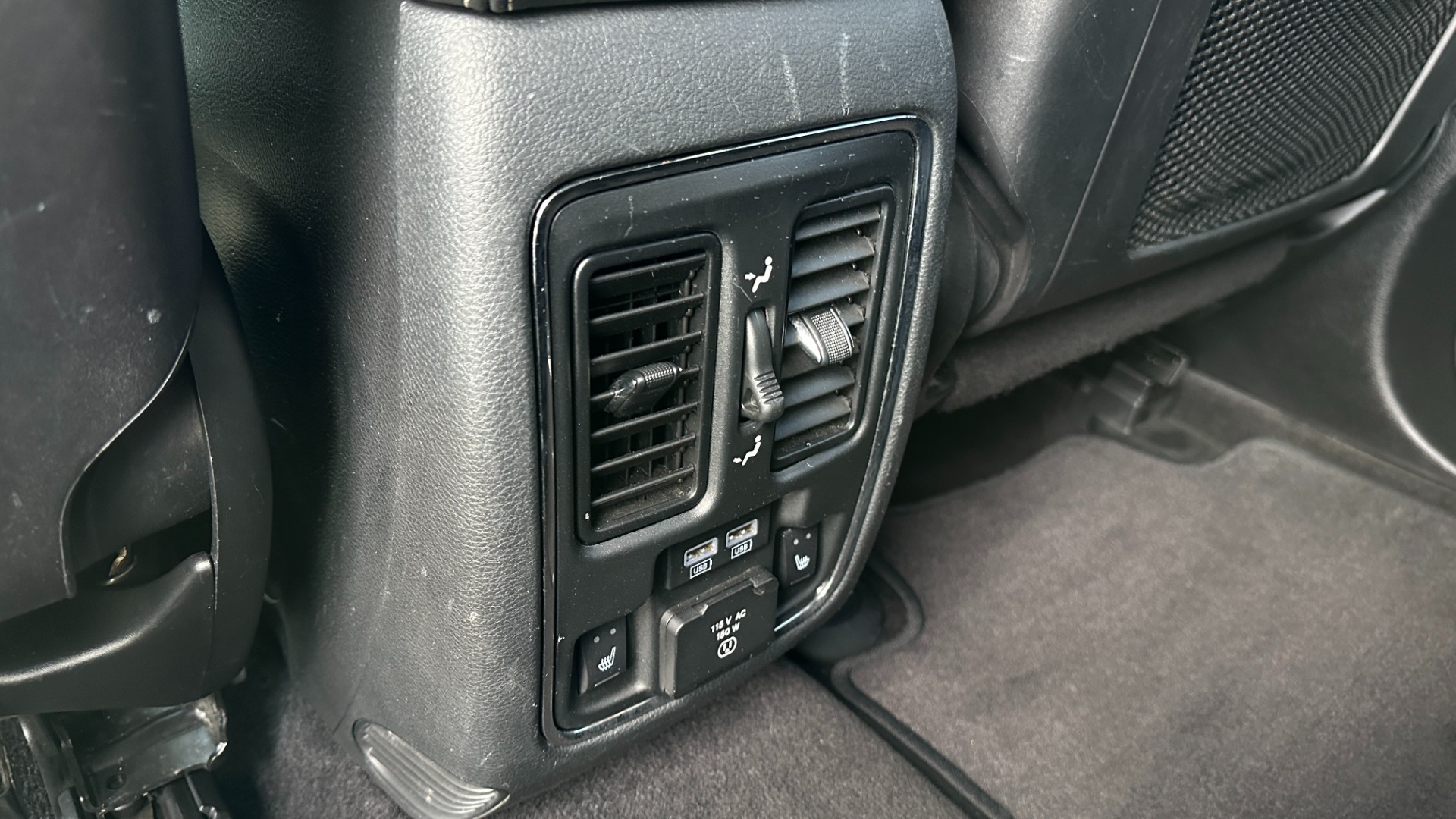 Used 2016 Jeep Grand Cherokee OVERLAND / 5.7L V8 ENGINE / 4WD / HARMAN KARDON for sale Sold at Formula Imports in Charlotte NC 28227 28