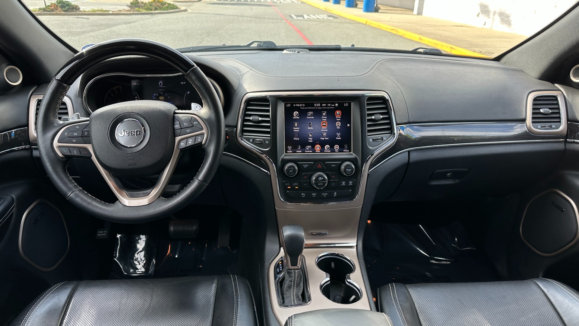 Used 2016 Jeep Grand Cherokee OVERLAND / 5.7L V8 ENGINE / 4WD / HARMAN KARDON for sale $24,495 at Formula Imports in Charlotte NC 28227 29