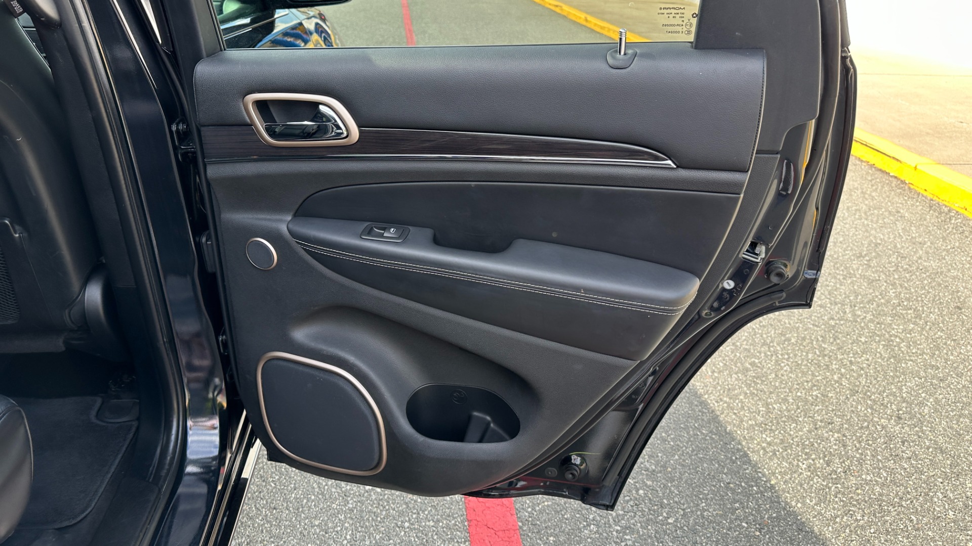 Used 2016 Jeep Grand Cherokee OVERLAND / 5.7L V8 ENGINE / 4WD / HARMAN KARDON for sale $24,495 at Formula Imports in Charlotte NC 28227 30