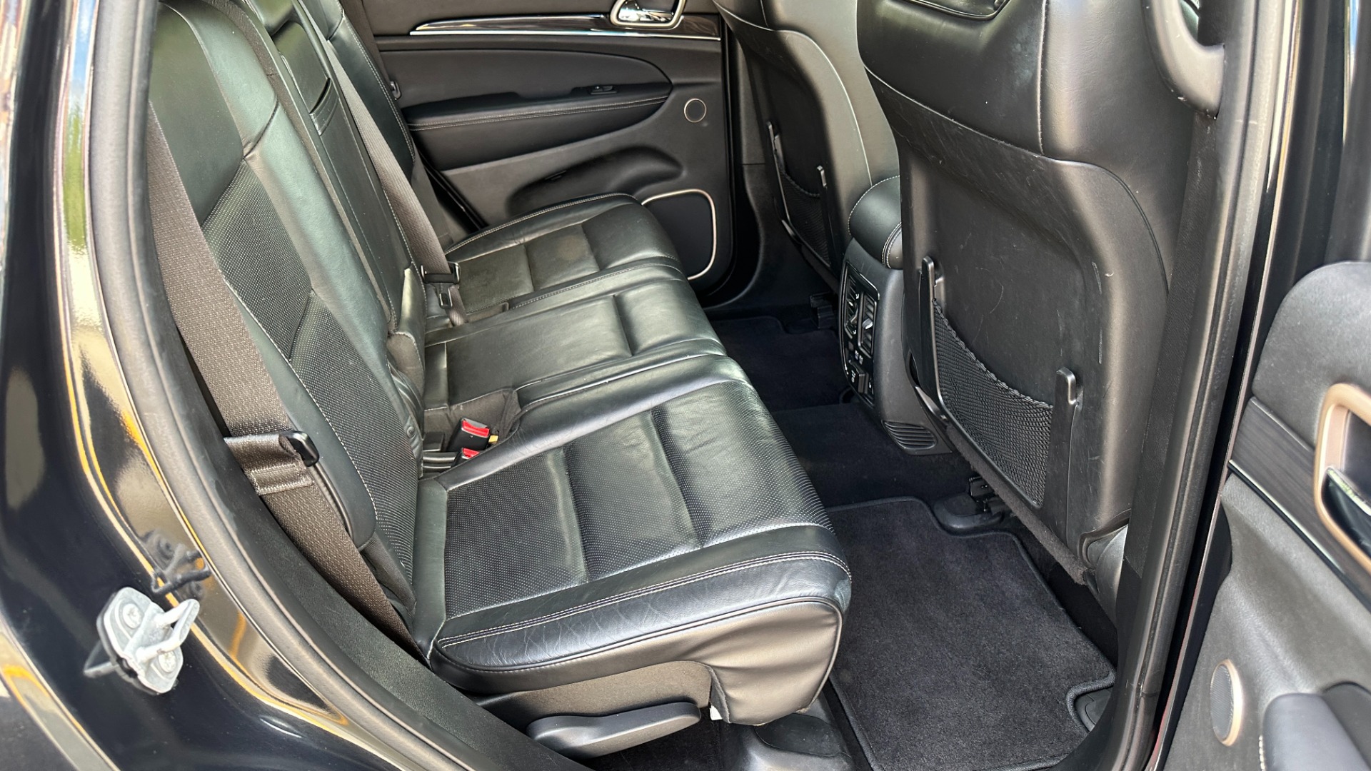 Used 2016 Jeep Grand Cherokee OVERLAND / 5.7L V8 ENGINE / 4WD / HARMAN KARDON for sale $24,495 at Formula Imports in Charlotte NC 28227 31