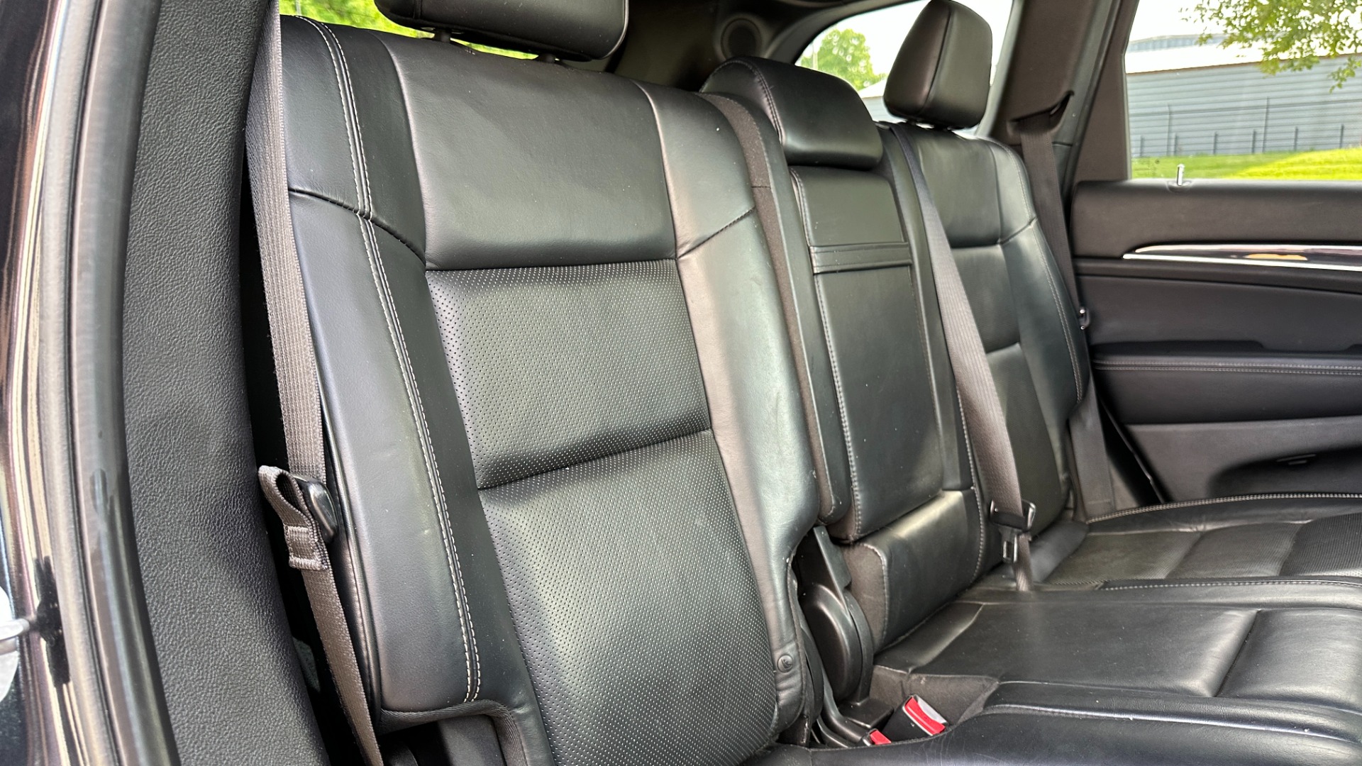 Used 2016 Jeep Grand Cherokee OVERLAND / 5.7L V8 ENGINE / 4WD / HARMAN KARDON for sale $24,495 at Formula Imports in Charlotte NC 28227 32